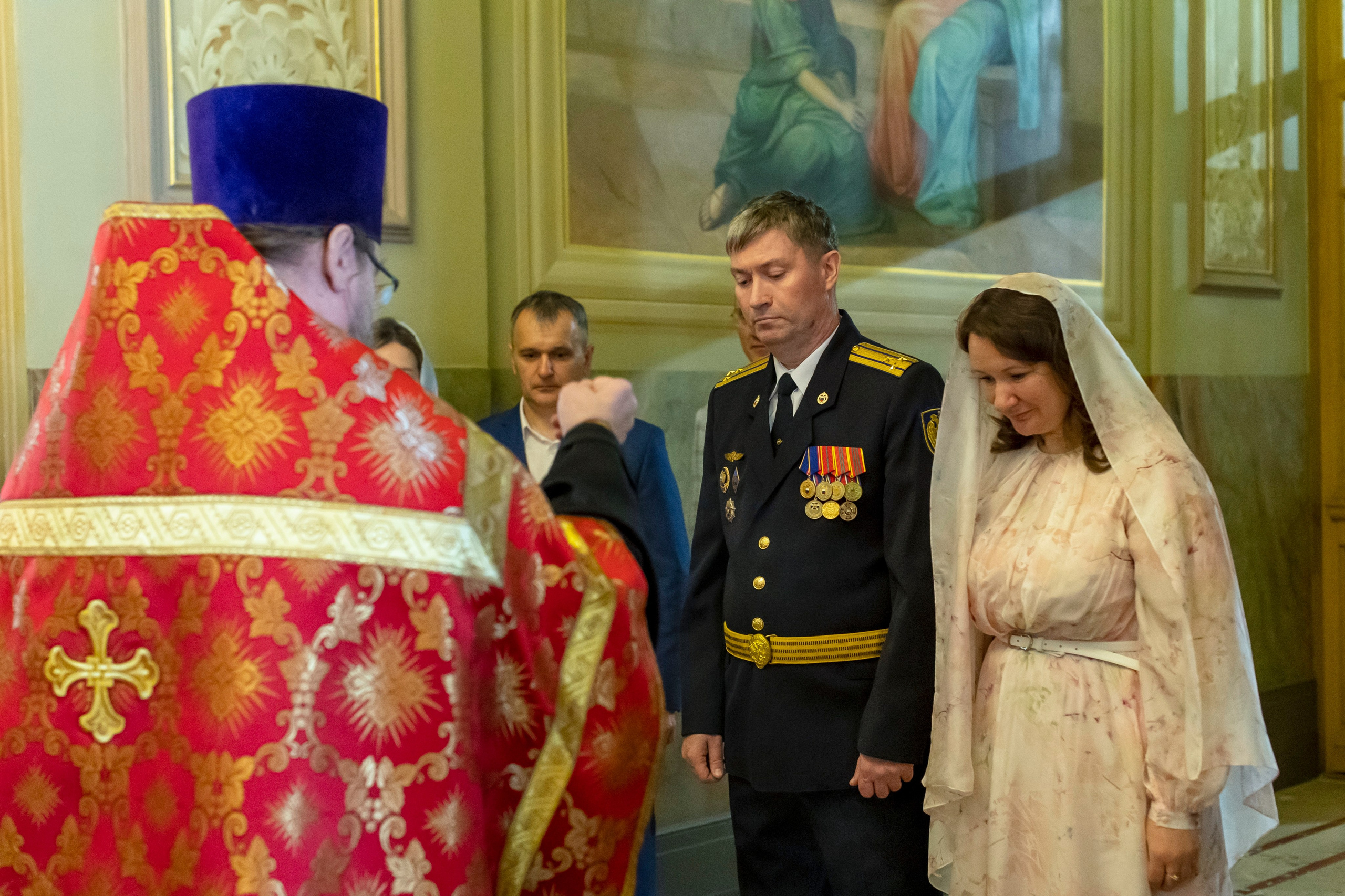 Венчание в храме Климента Папы Римского на Третьяковской, возрастные новобрачные, возрастной жених, возрастная невеста, полковник, невеста в возрасте, жених в возрасте