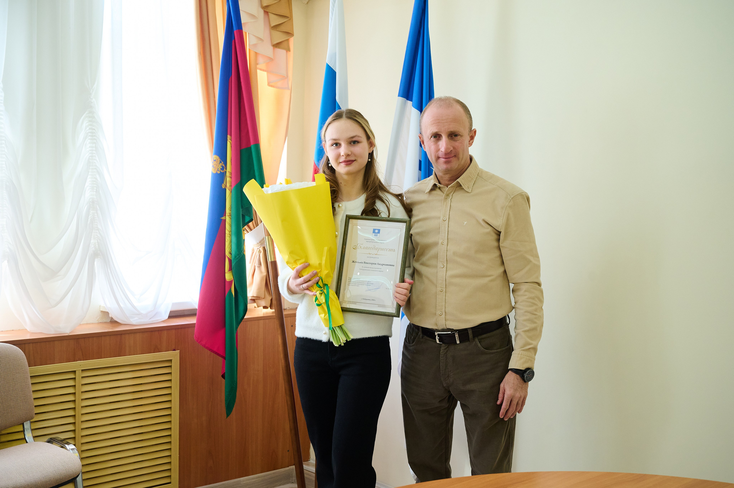 Поздравления девочкам Кабардинки от Главы округа Кялова Г.Е. Жизнь курорта Кабардинка в фотографиях