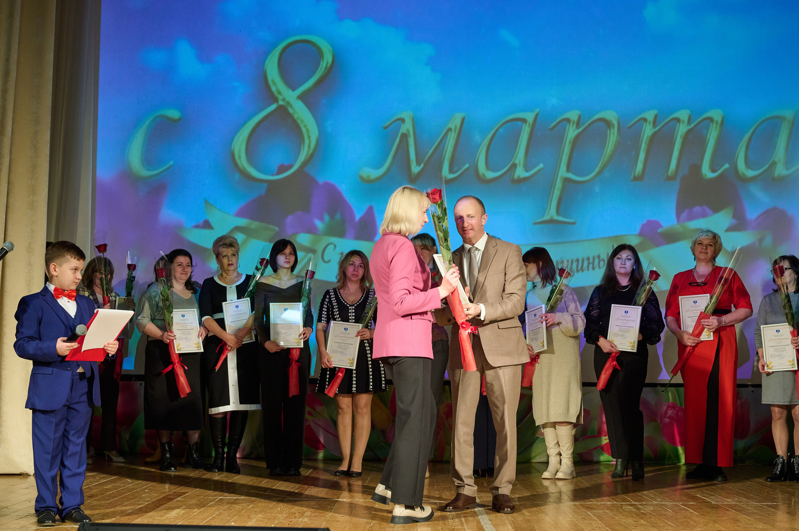 8 марта ДК Кабардинка. Жизнь курорта Кабардинка в фотографиях