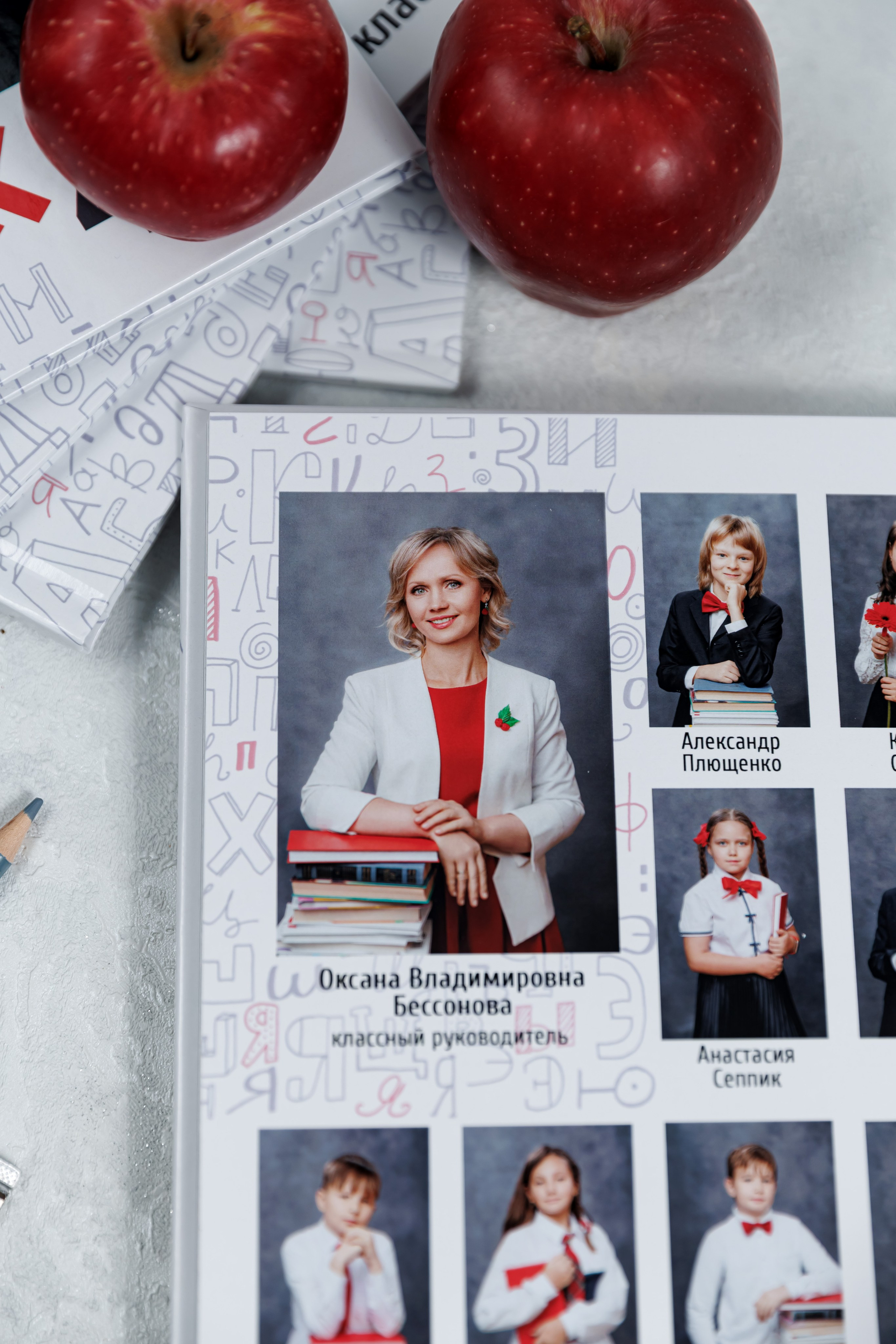 Выпускные альбомы 4 класс. Семейный и детский фотограф Комина Елена, Власиха, Одинцово