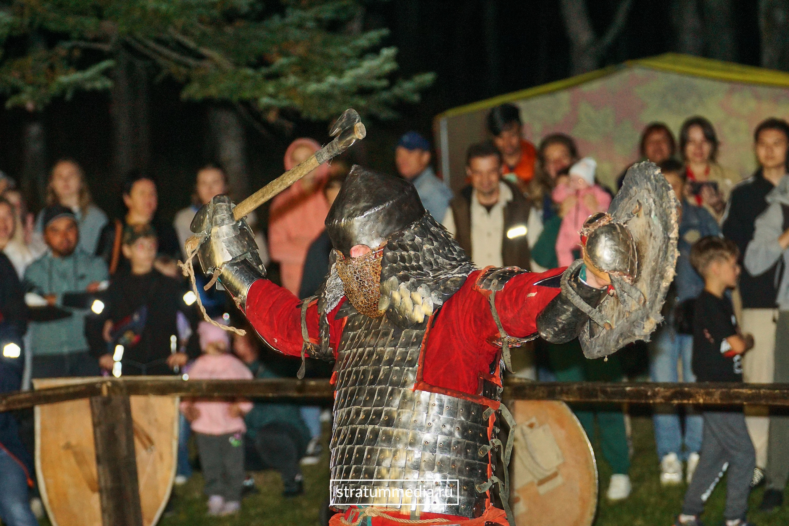 Fire Show at Park. Stratum Media — Фото-Видео Съемки