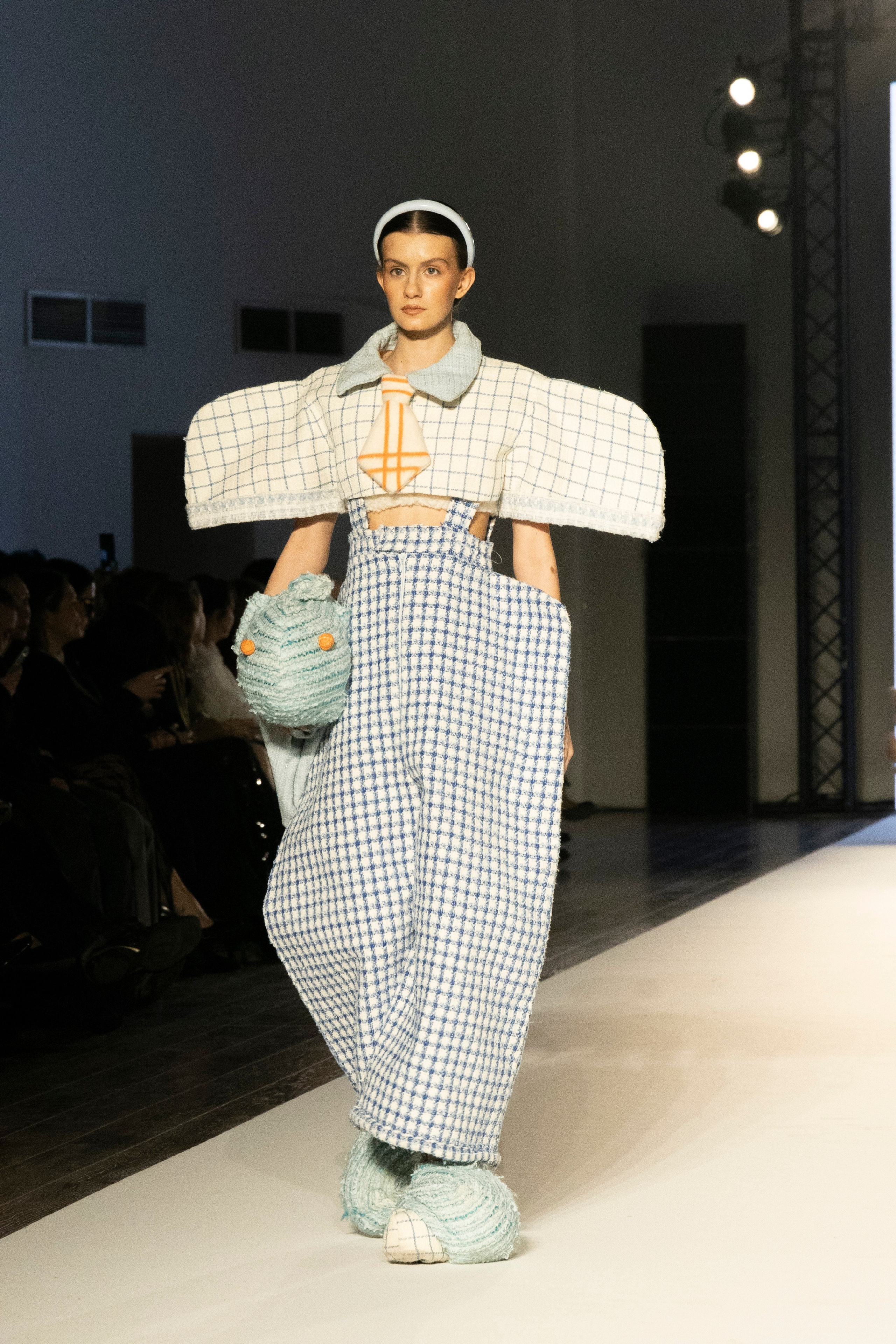 ДЛТ Собака.ru показ победителей конкурса «Новые имена в моде 2025». FOTOFAQ SKOOL г. Санкт-Петербург: очные, дистанционные и онлайн курсы фотографии