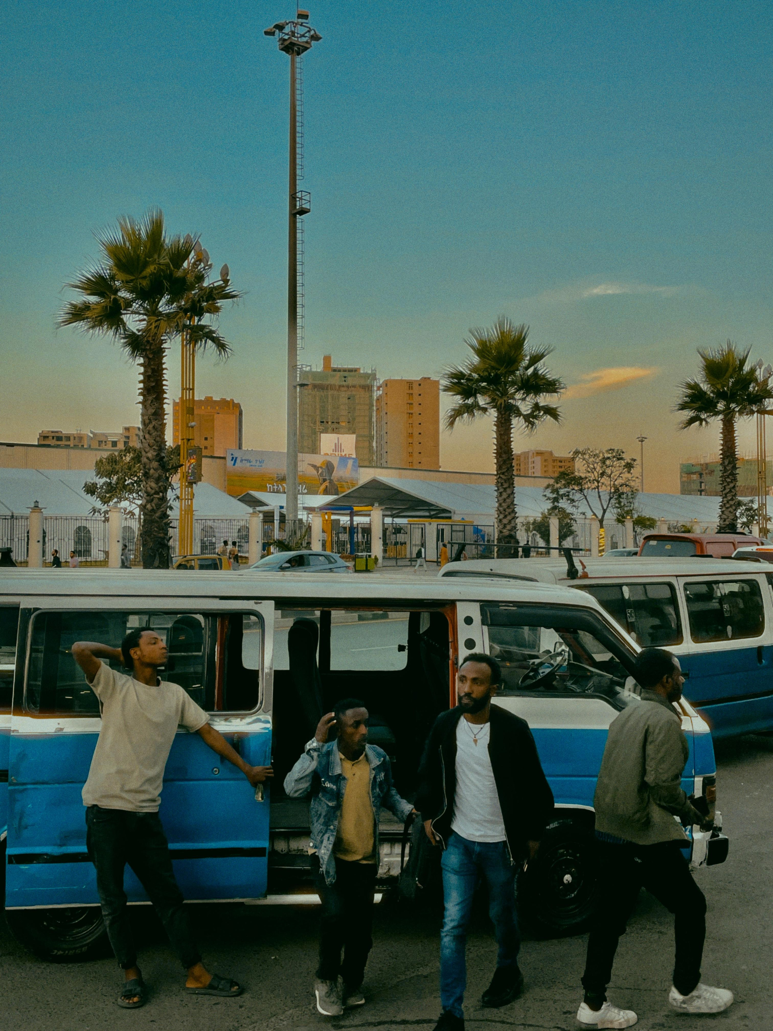 Маршрутка в Аддис Абеба привезла пассажиров