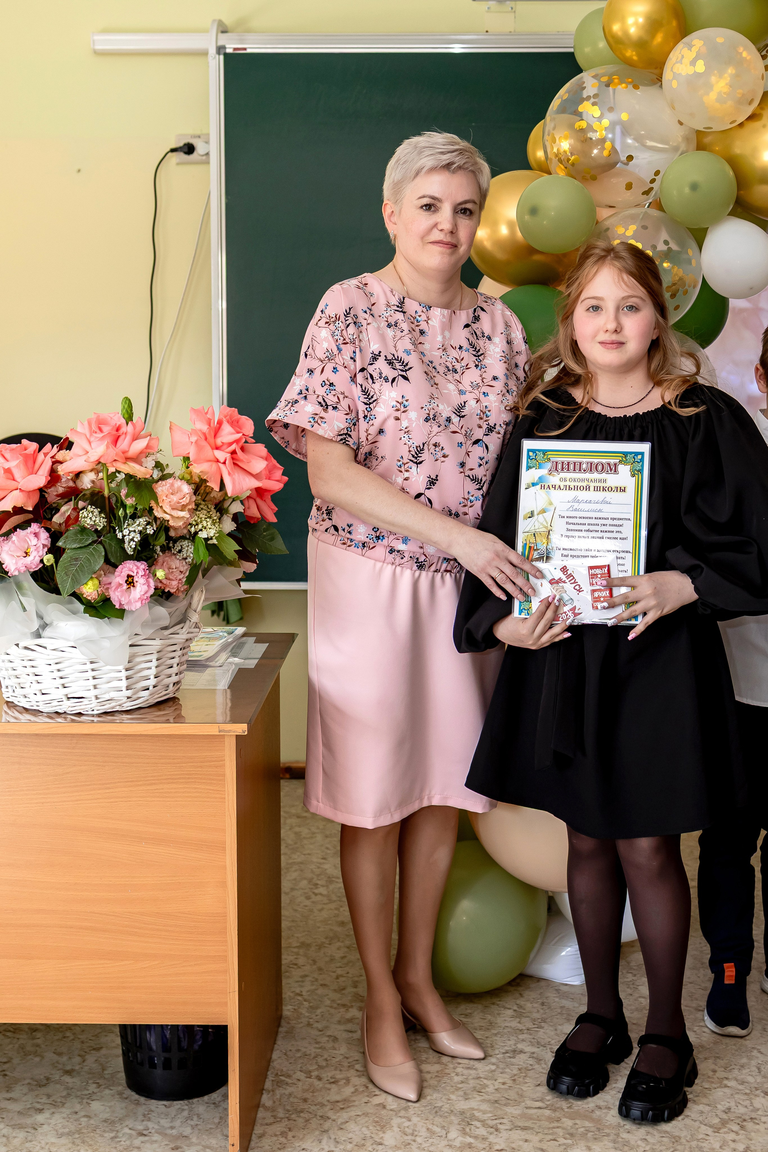 Выпускной в начальной школе в классе. Фотограф и видеограф Москва. Свадебный фотограф, видеограф. Выпускные альбомы. Оживающие альбомы