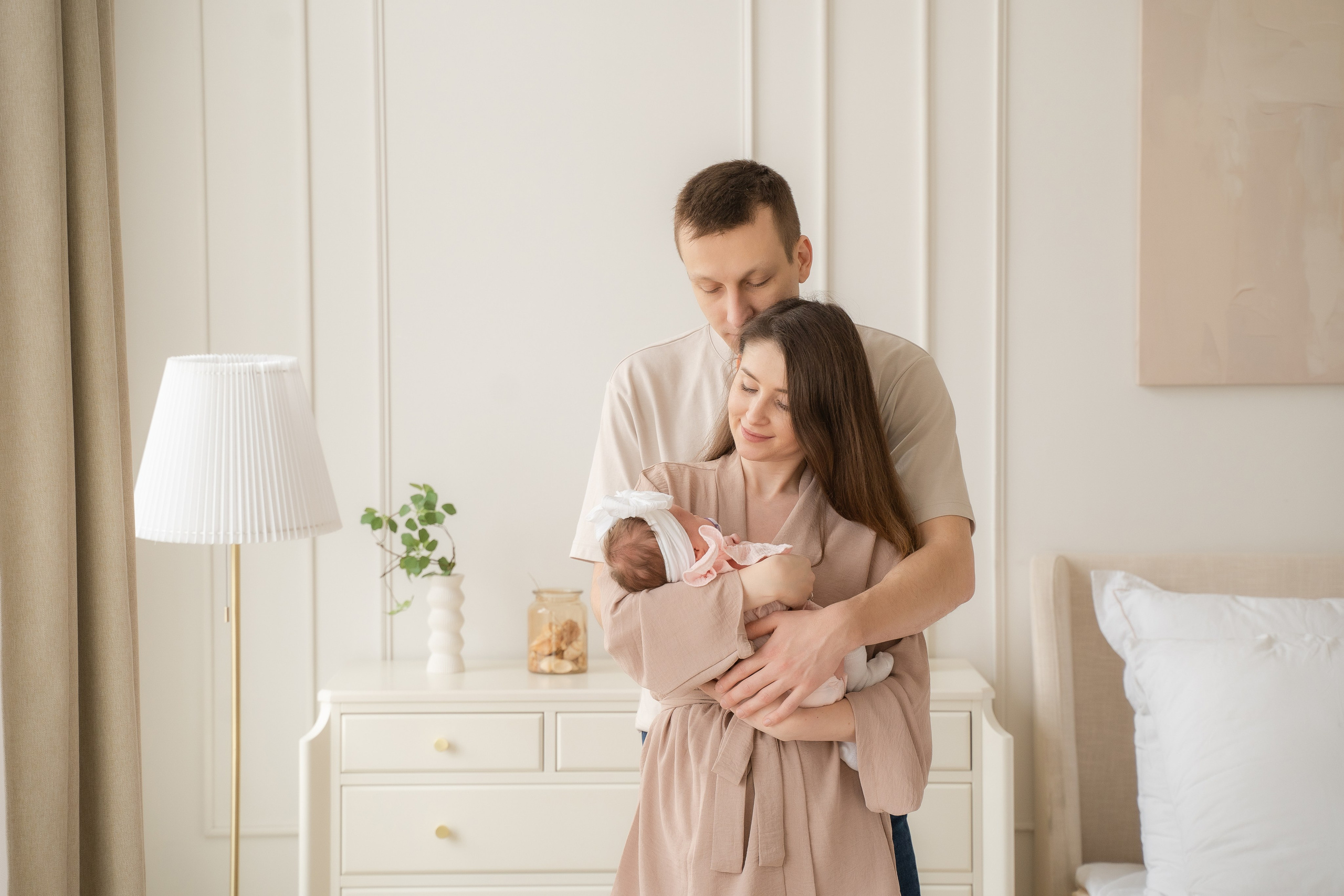 Лайфстайл фотосессия новорожденной в студии