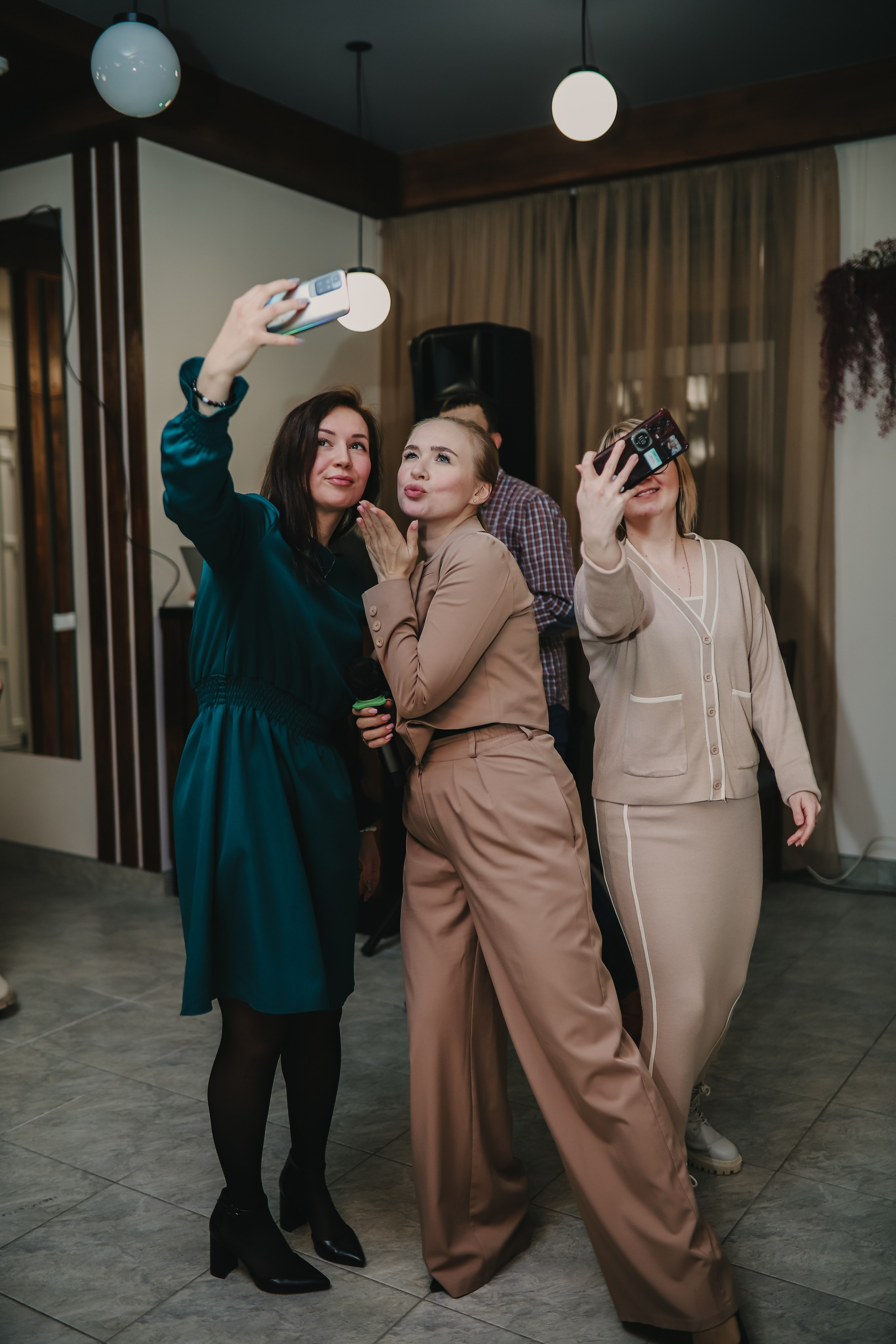 Ведущая на свадьбу Мария Снегур. Ведущий, Тамада, DJ, фото в Перми. Хорошее настроение