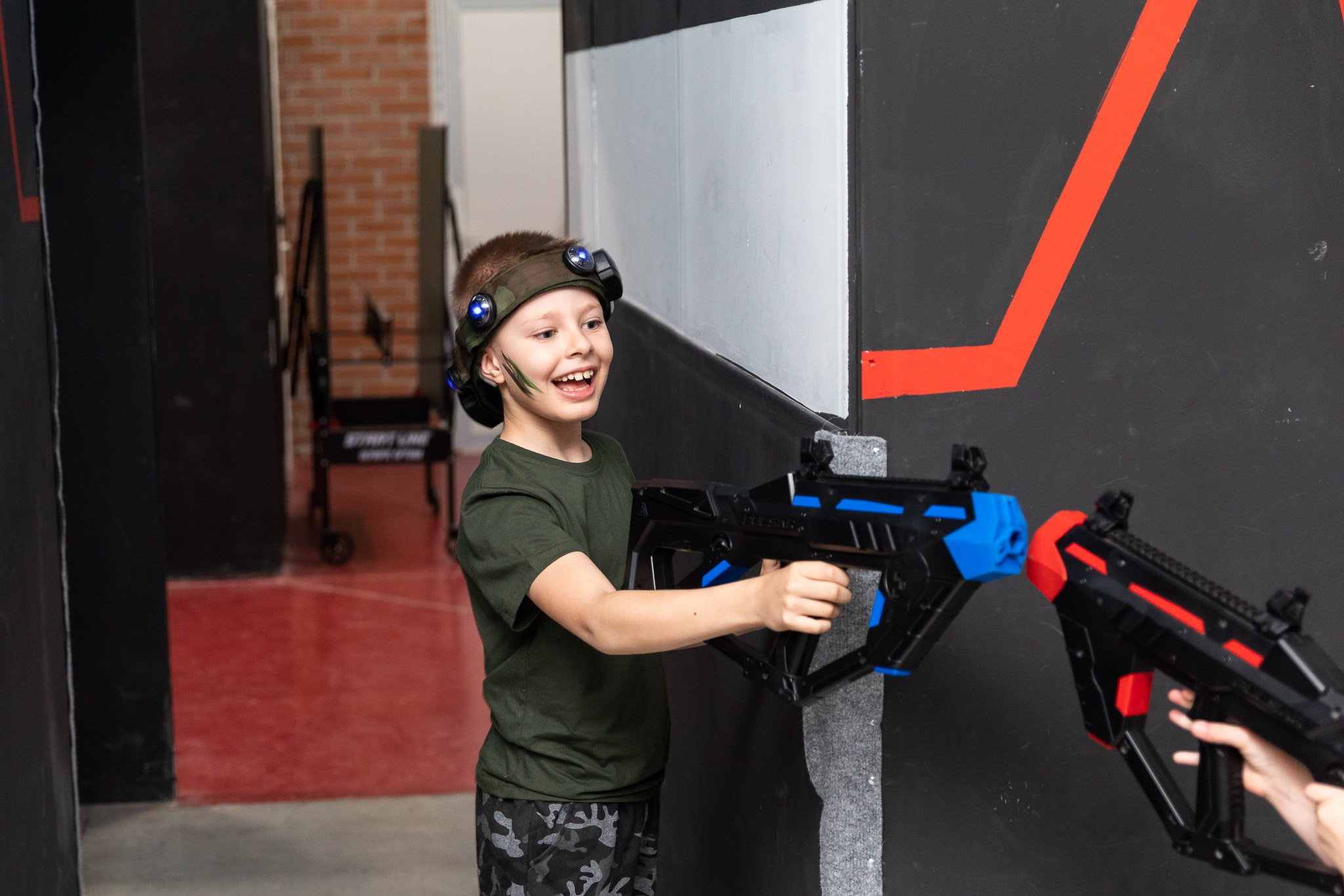 Платону 8 лет, лазертаг Zаряд. Фотограф Татьяна Генева