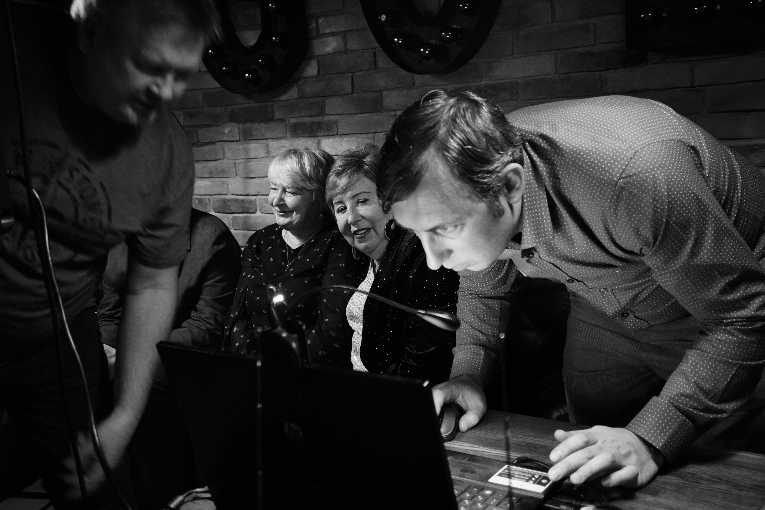 Съемка на день рождения Елены в окружении друзей и родных. Репортажный и портретный фотограф Татьяна Одинцова