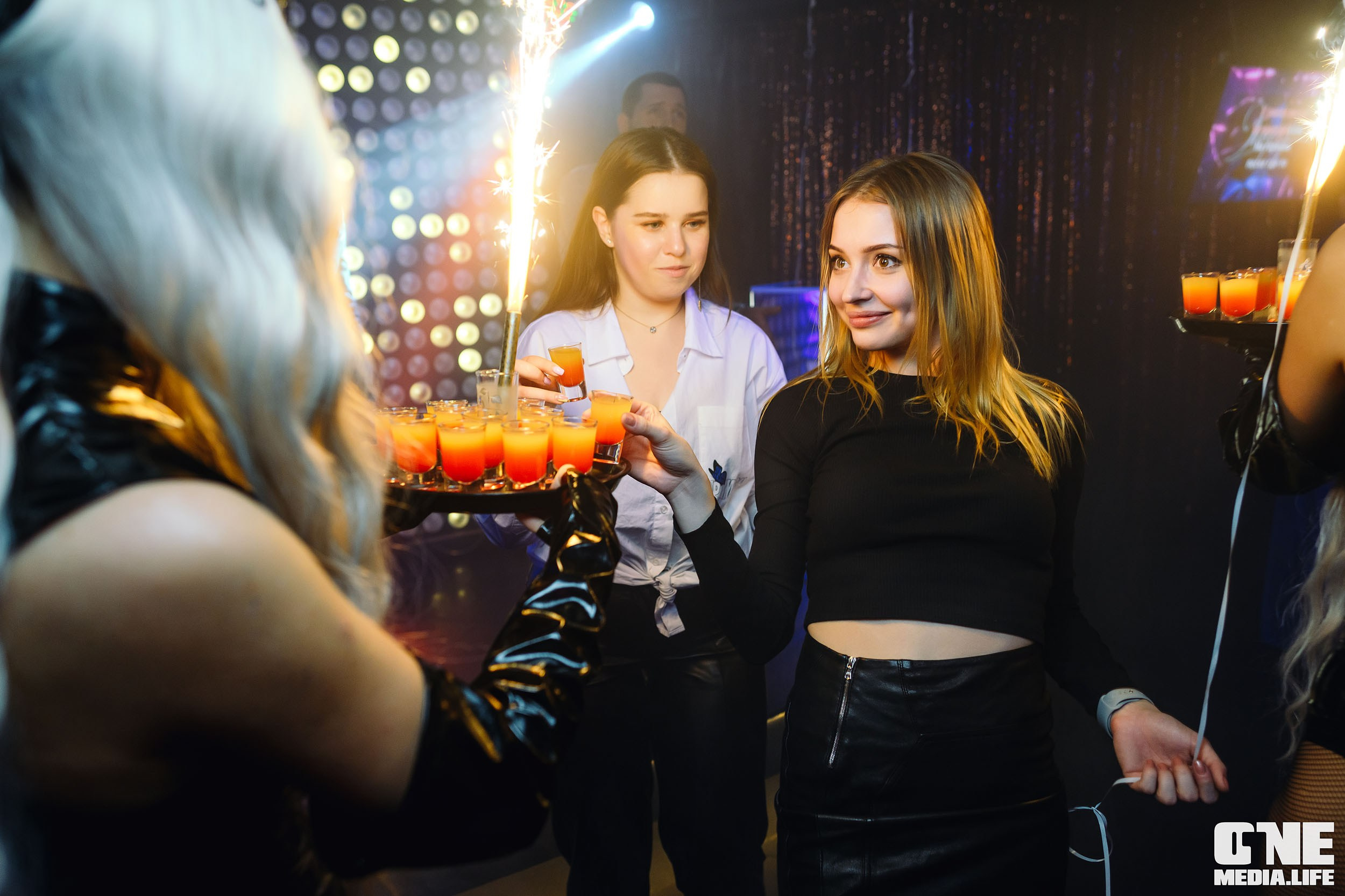 Фотоотчет с вечеринки в караоке-клубе Эйфория. One Media Life: фоторепортажи, фотоотчеты с мероприятий и заведений