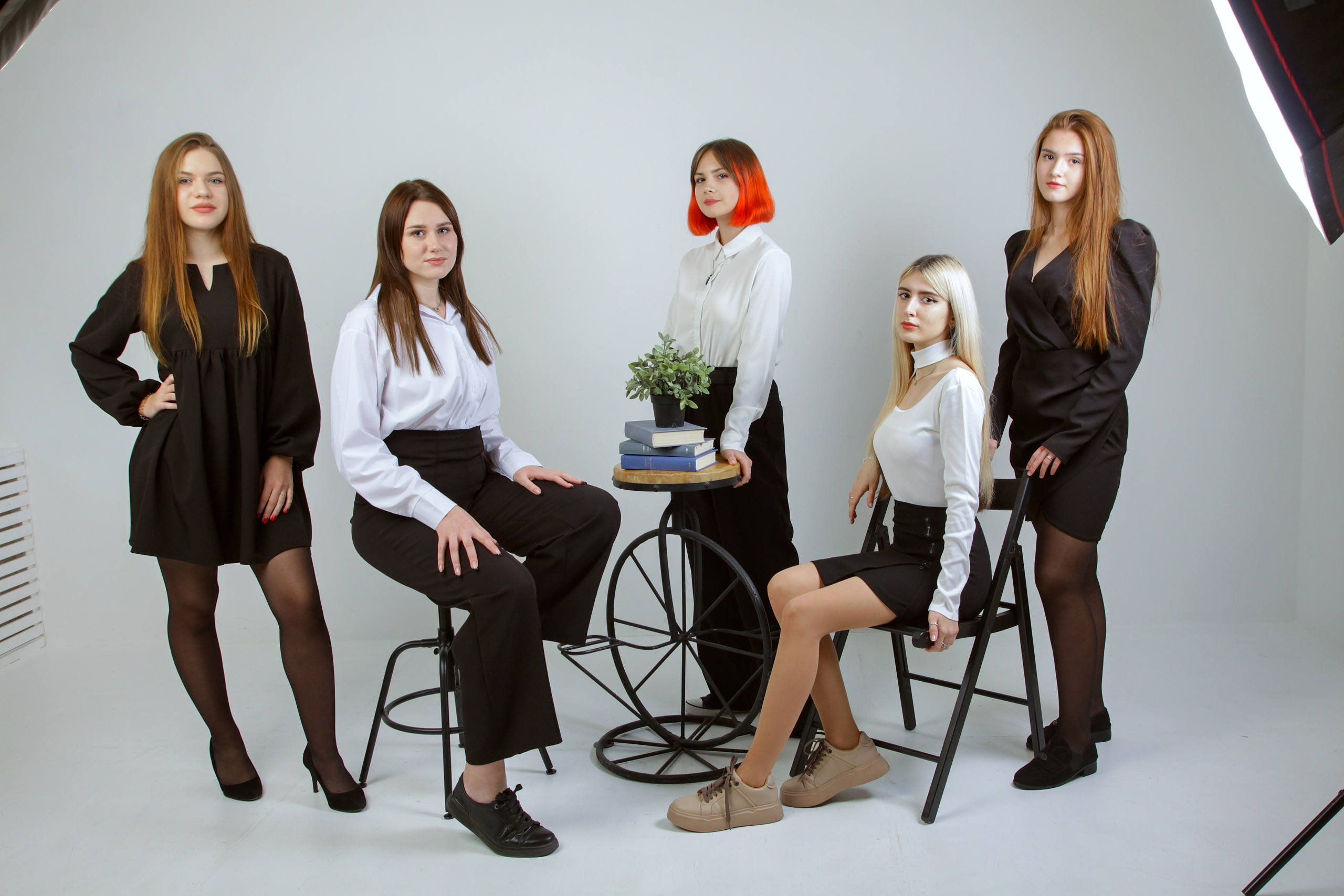 Съемка старшеклассников в студии «СОВА» г. Таганрог. Выпускные альбомы в Таганроге и Ростовской Области