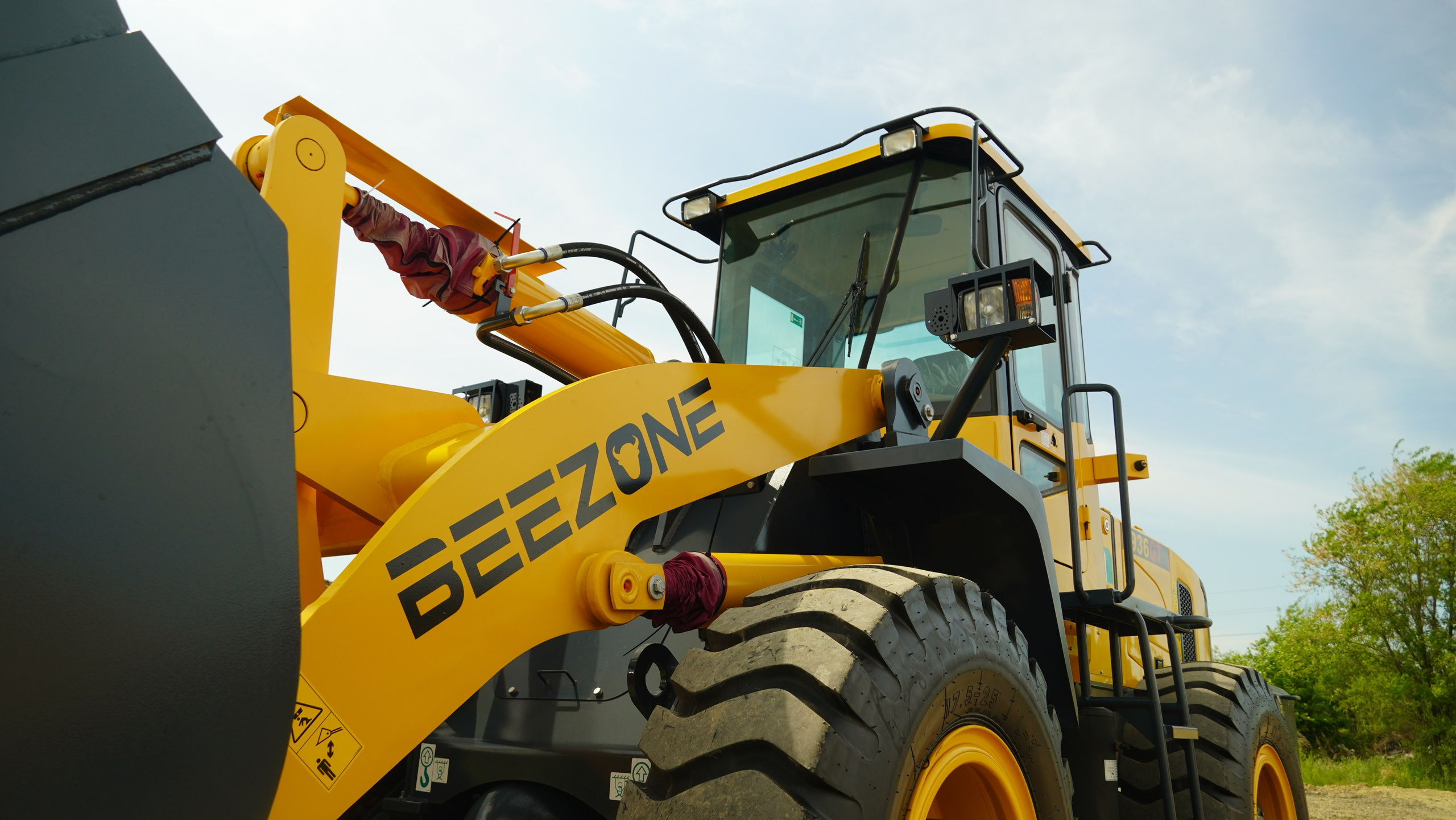 Фото фронт.погр. 936. Продажа и обслуживание грузовой техники и спецтехники в г. Новосибирск компания СТИ