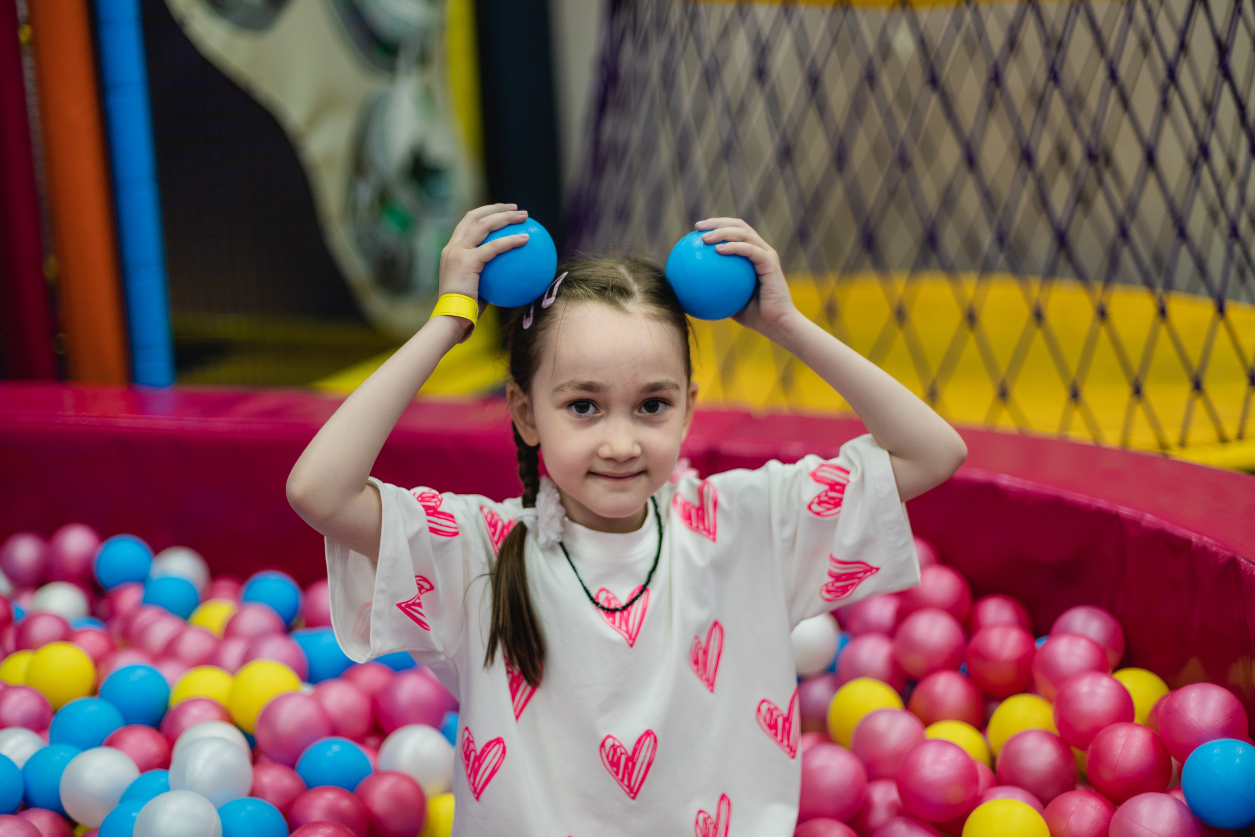 Мадина в цветущем парке. Семейный и детский фотограф в Хабаровске Алевтина Проскурякова