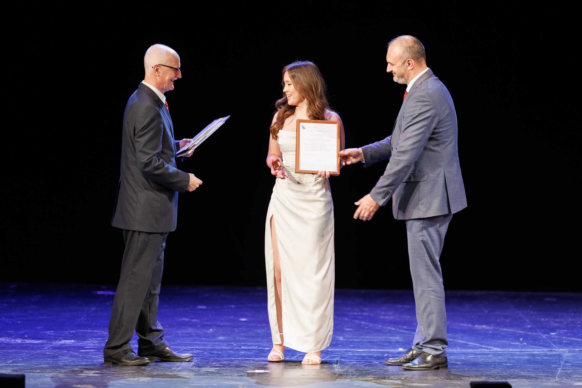 Выпускной вечер в Севастопольской гимназии № 1 имени А. С. Пушкина. Свадебный фотограф, фотосъемка в Крыму, Севастополе, Симферополе, Ялте