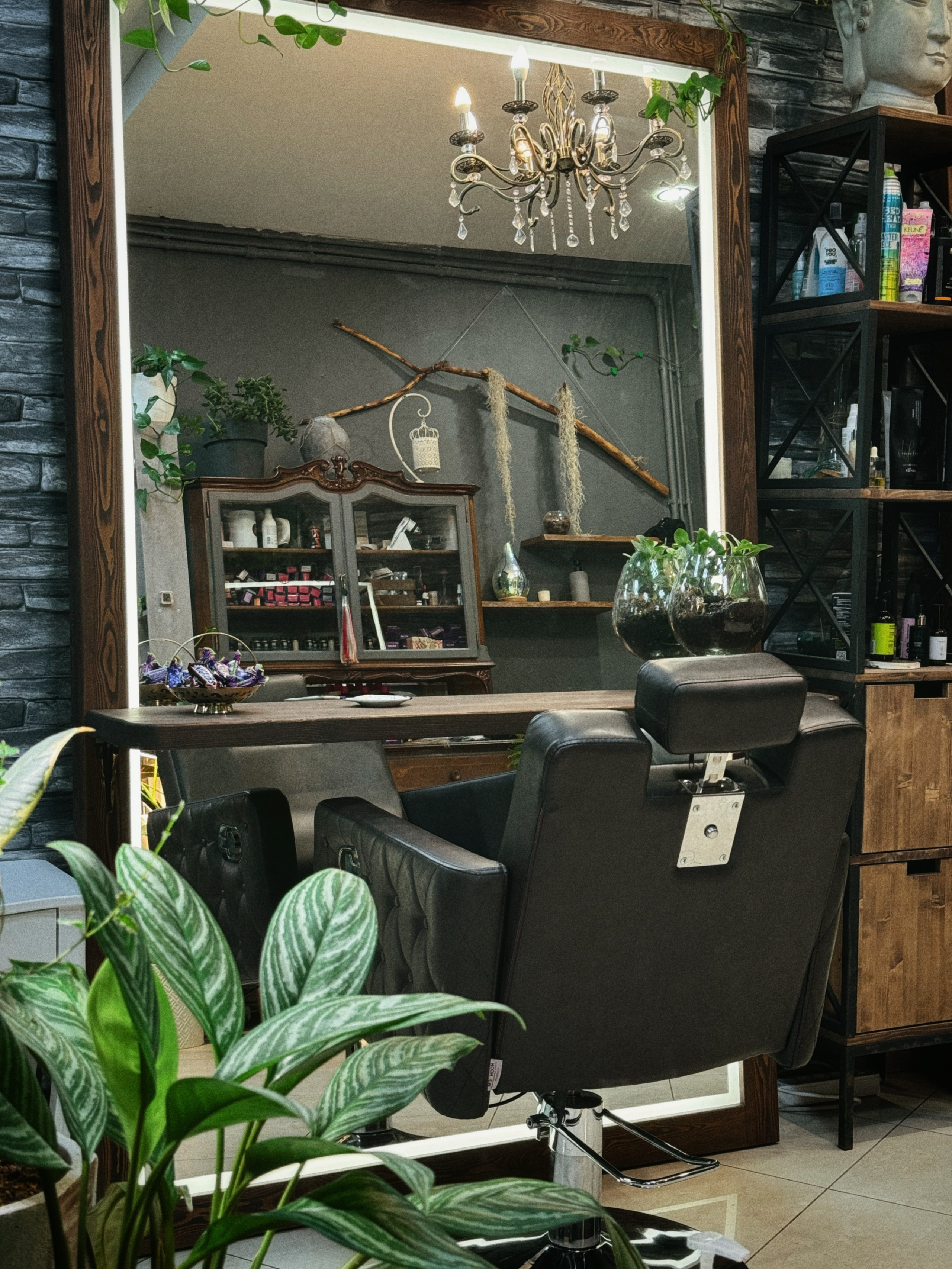 ЛОВОСЫ — студия волос, стрижки окрашивания уходы трихология прикорневой объем