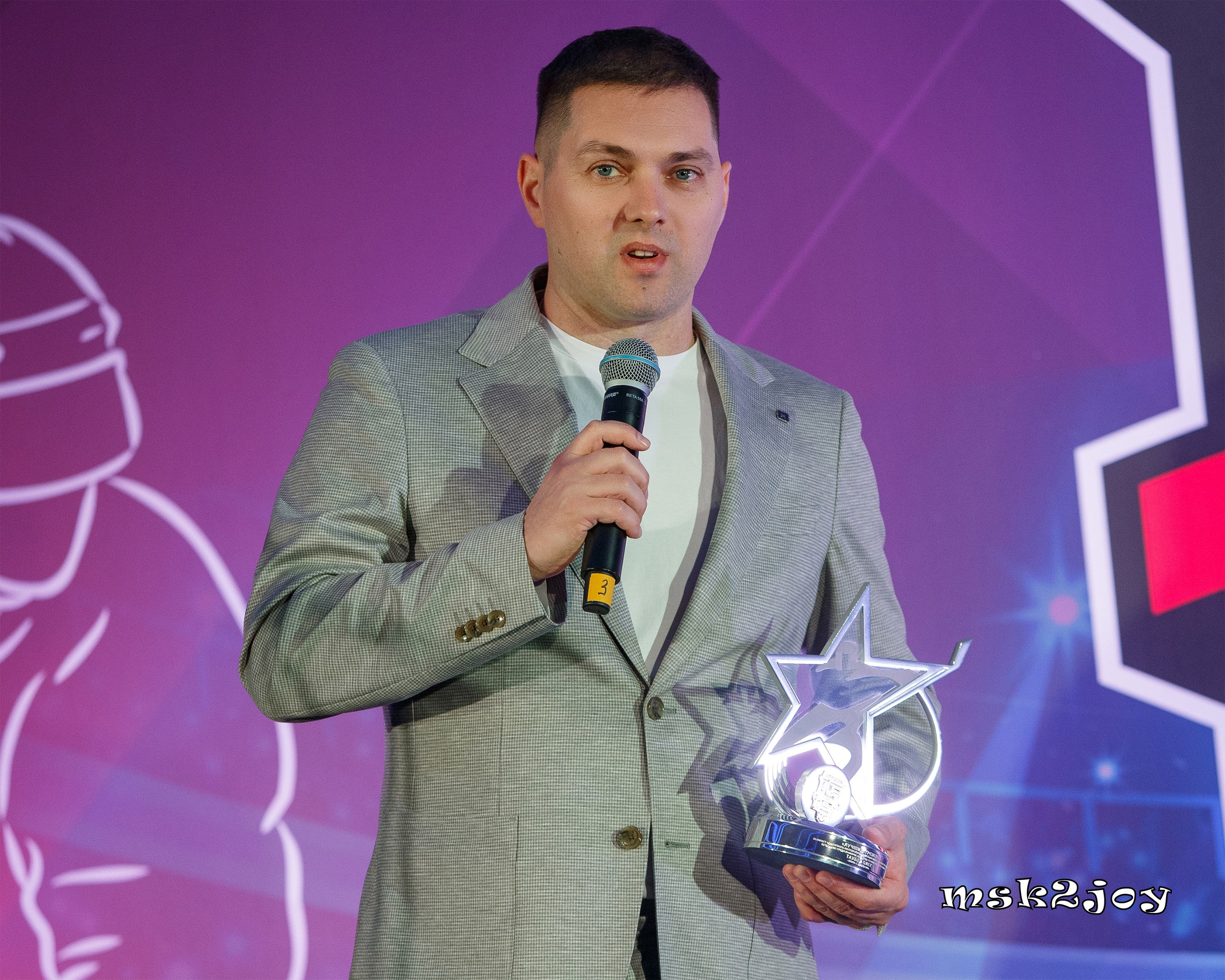 Лучший тренер МХЛ сезона 2023-2024 Олег Михайлович Таубер («Локо»)