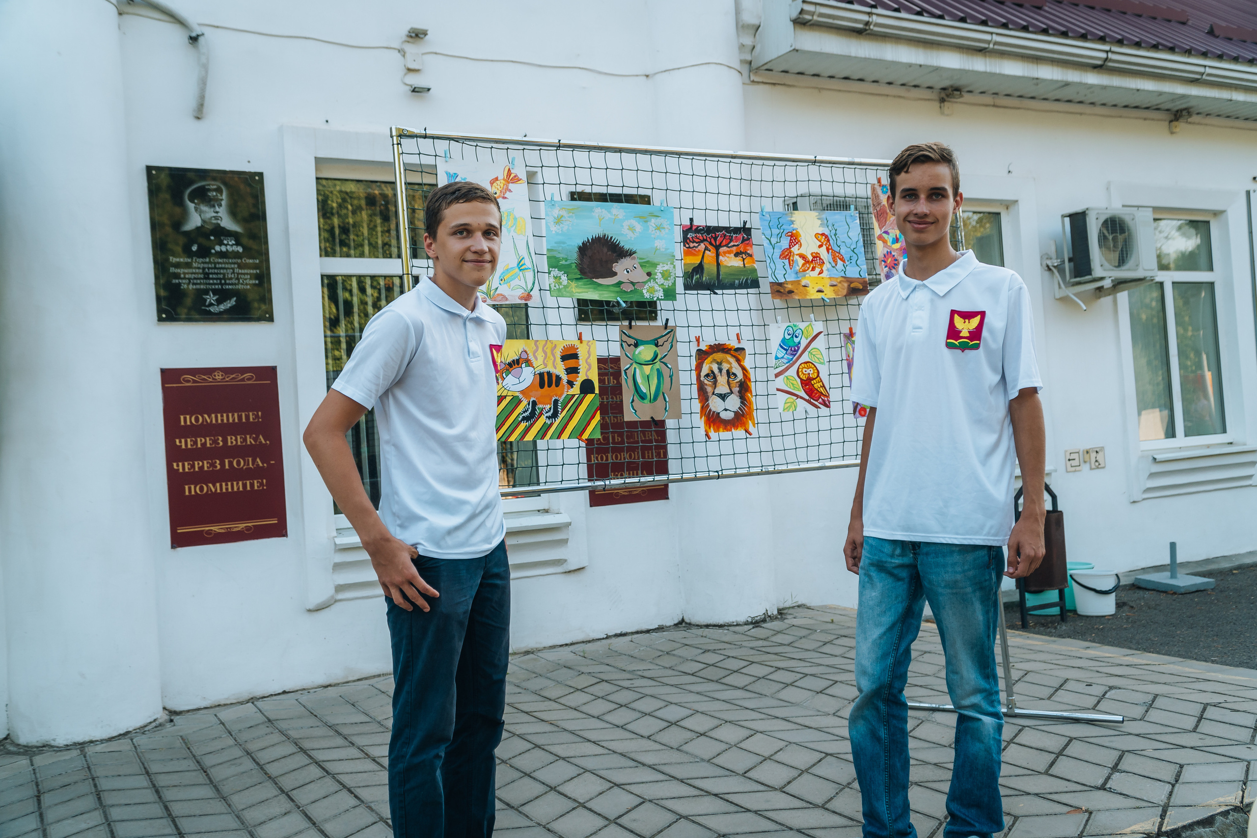 Фестиваль рисунков «Братья наши меньшие». Новотитаровский Дом культуры