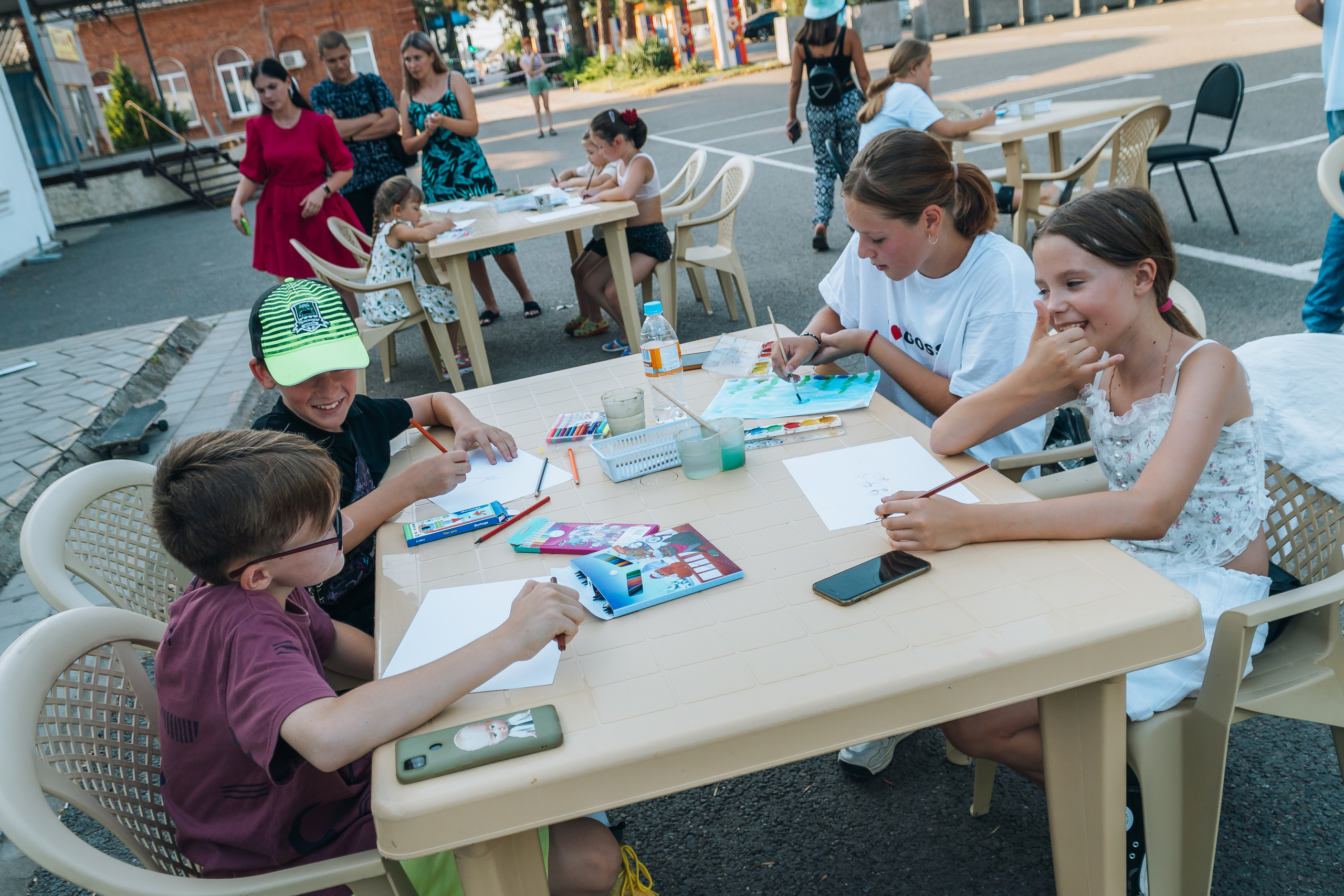 Фестиваль рисунков «Братья наши меньшие». Новотитаровский Дом культуры