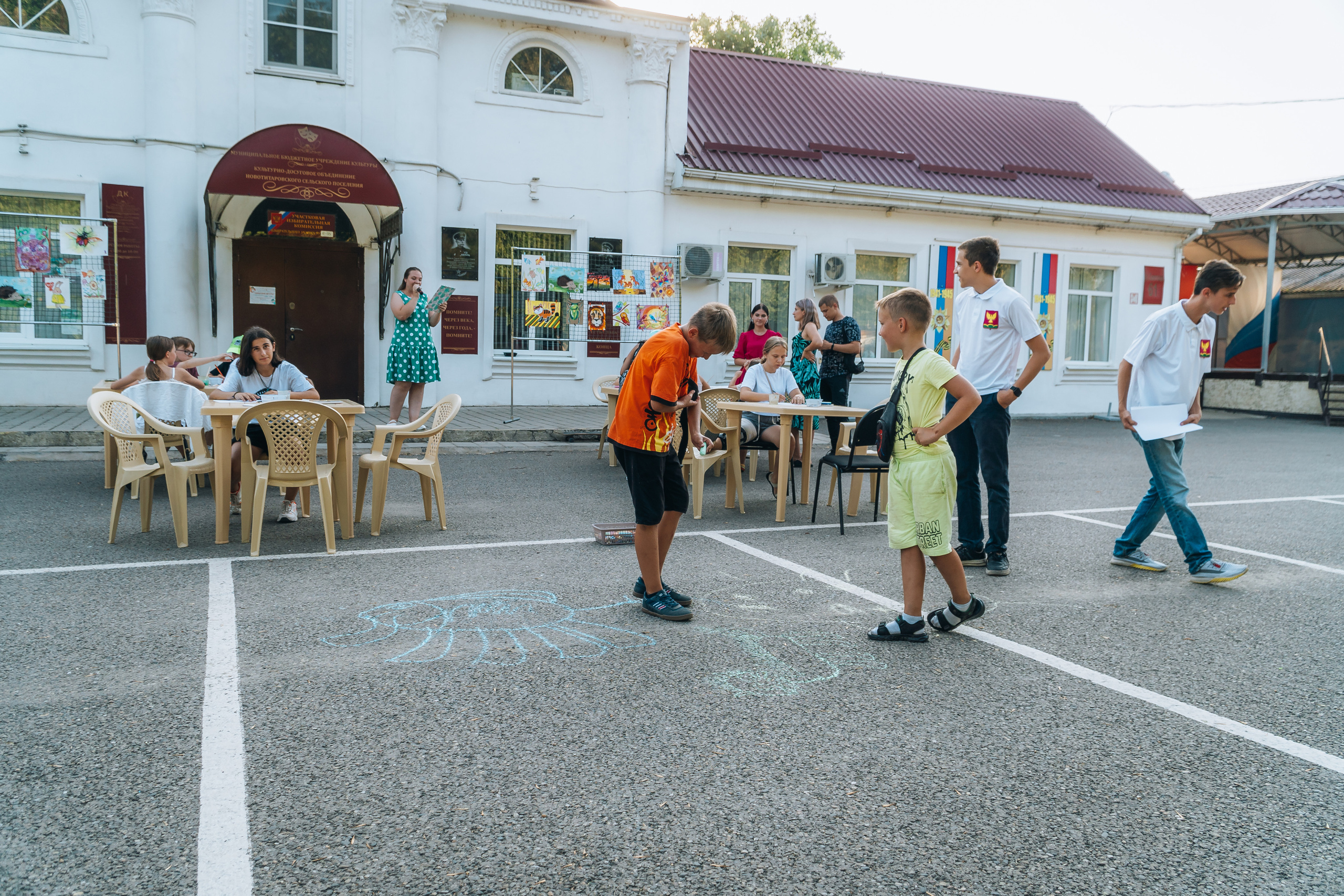 Фестиваль рисунков «Братья наши меньшие». Новотитаровский Дом культуры