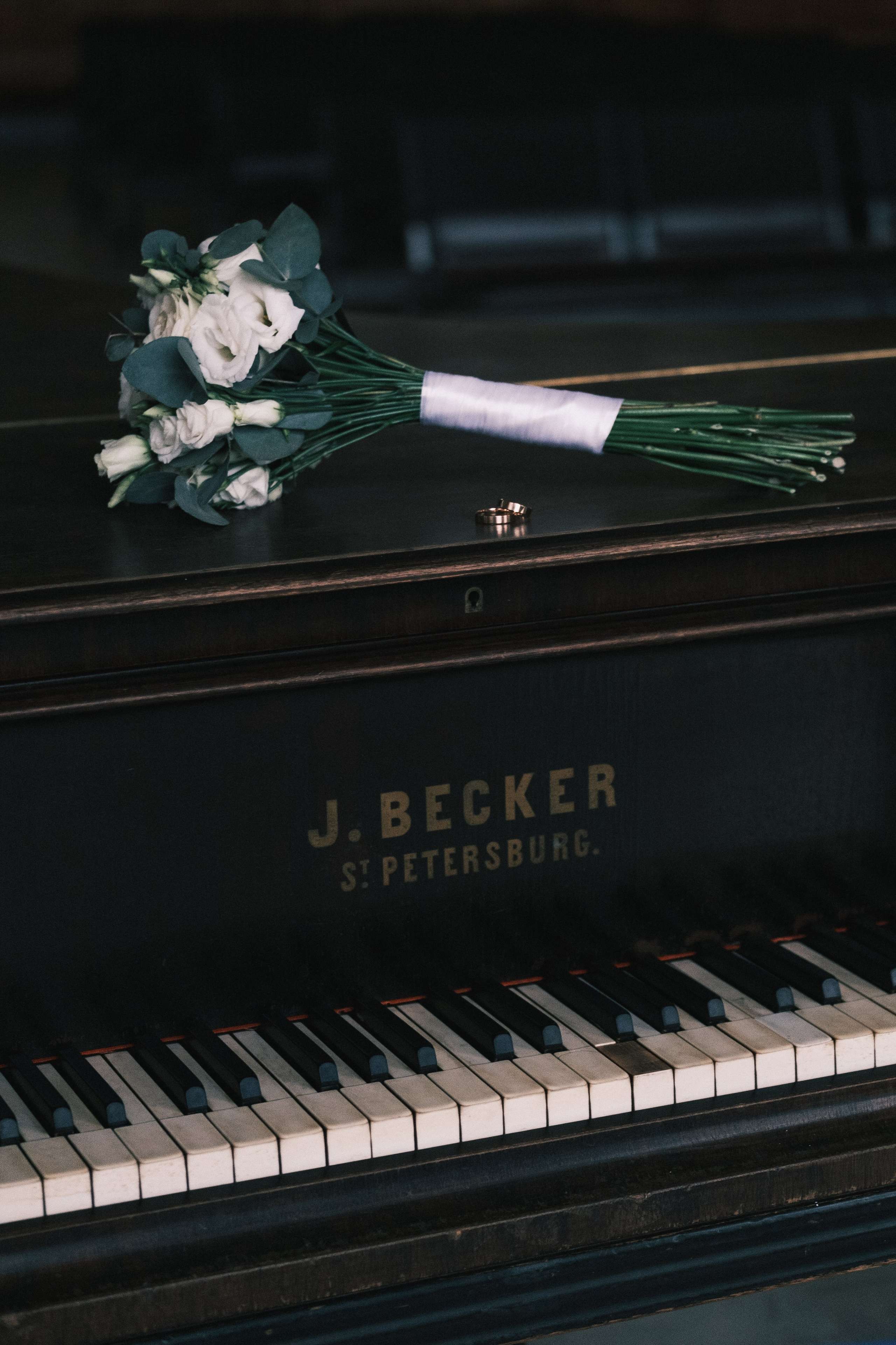 ЗАГС и прогулка на Витебском вокзале. Professional photoartist in St. Petersburg (wedding, reportage, portrait, model book, love story) Alexander Shvedov