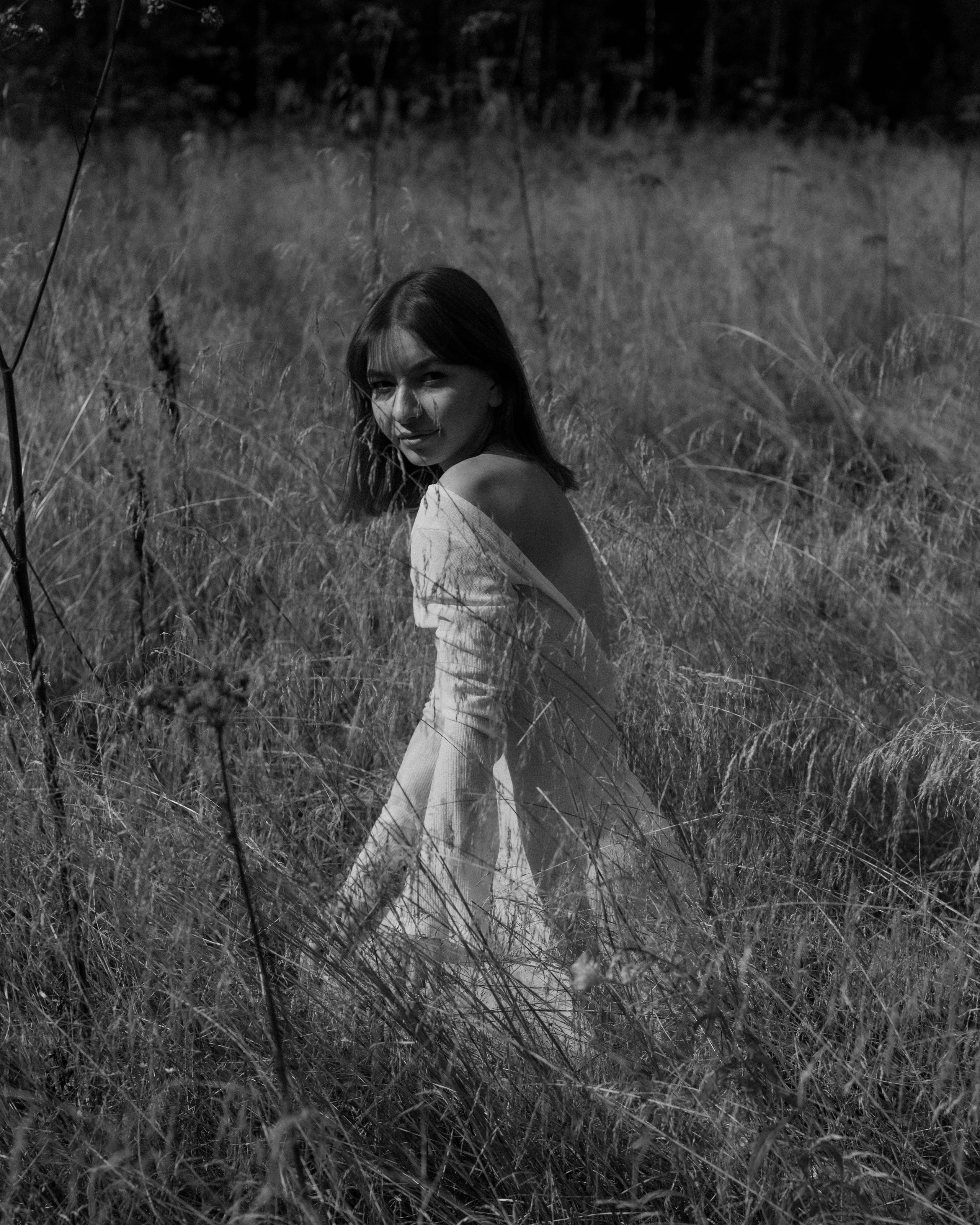 Аня. Женский фотограф. Создатель украшений ручной работы. Модель