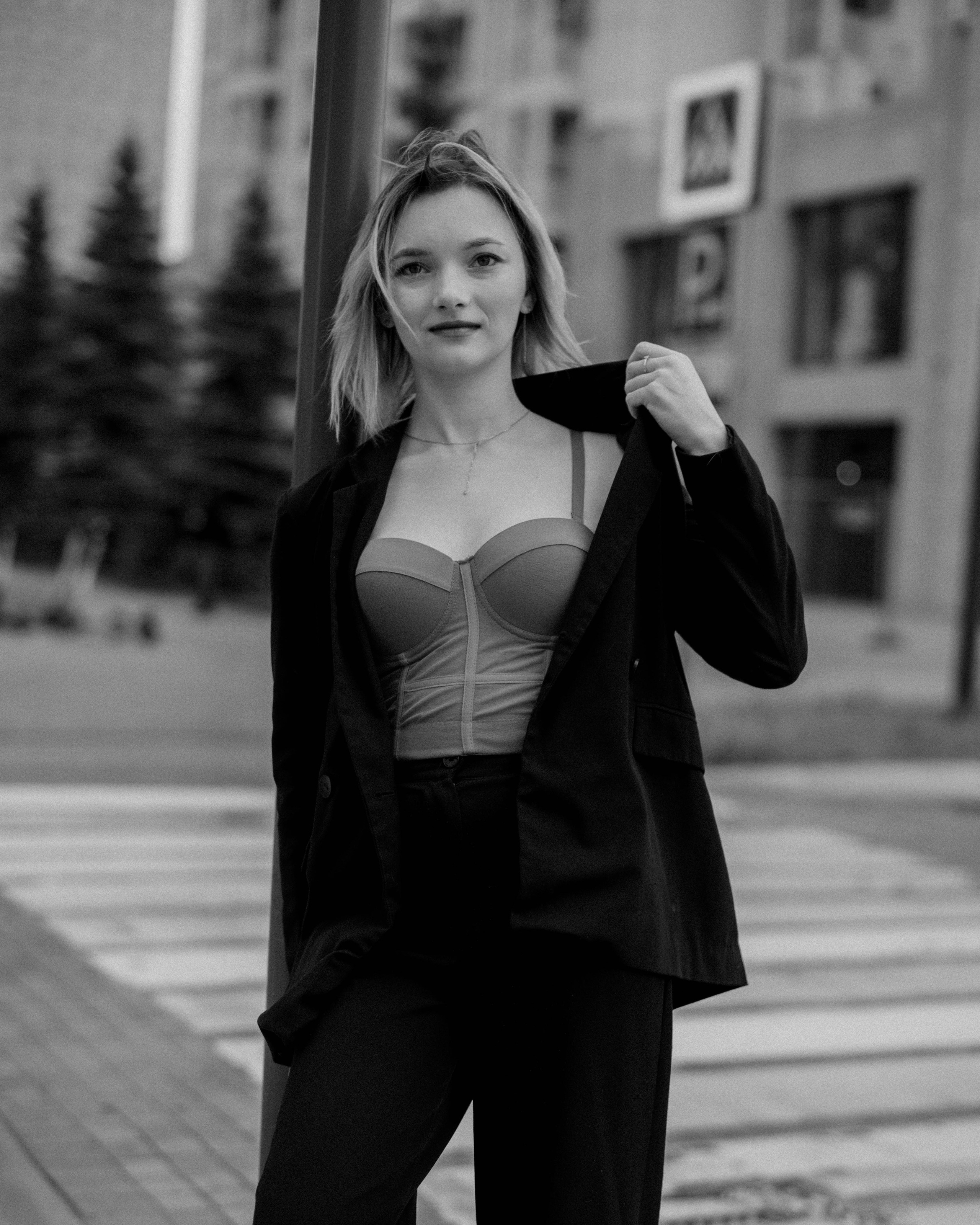 Аня. Женский фотограф. Создатель украшений ручной работы. Модель