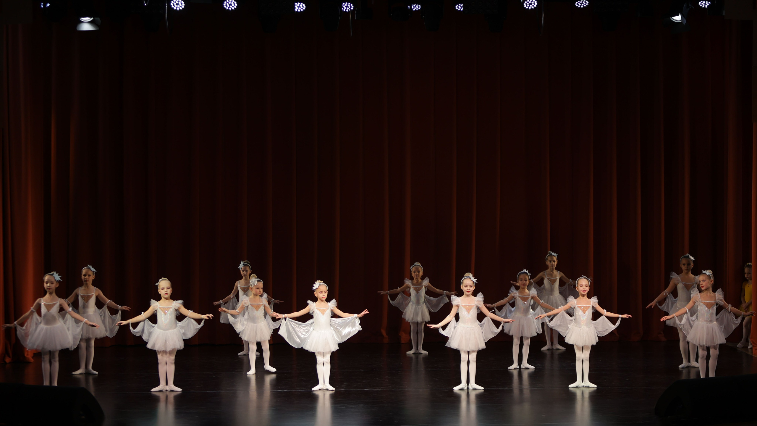 Фестиваль хореографического искусства «КУБОК ЛЕГЕНДЫ — 2025». Выпускные альбомы и школьный фотограф в Подольске, Троицке, Щербинке, Москве и Московской области