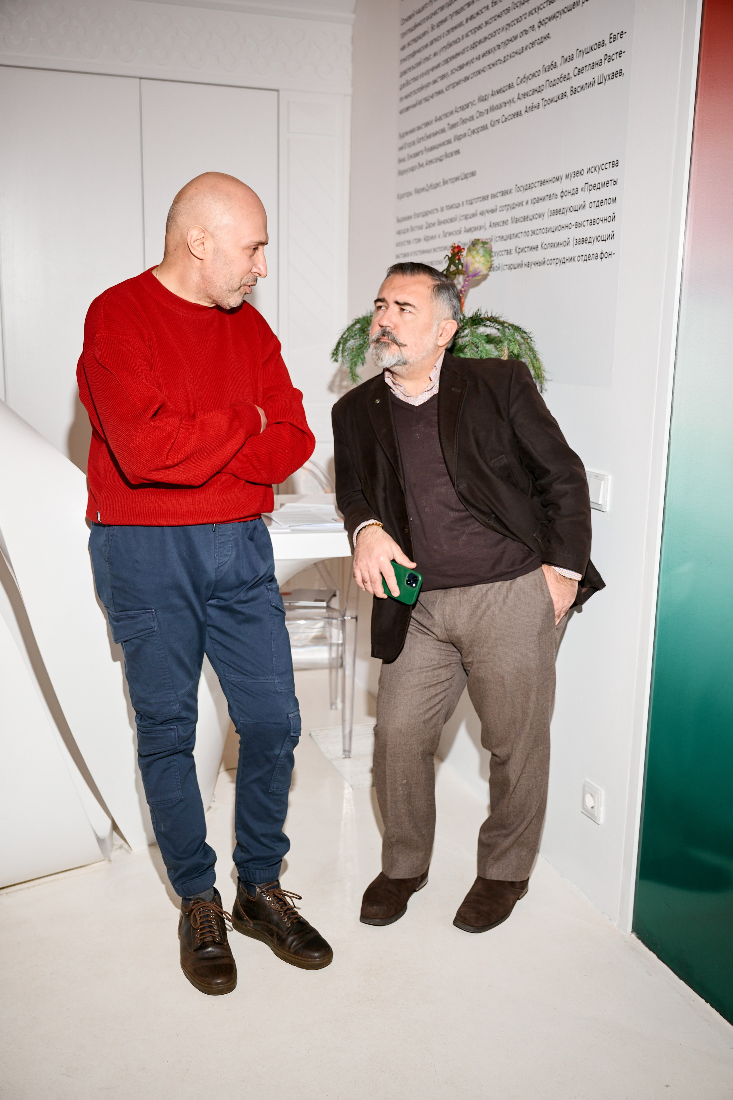 Ольга Михальчук с куратором выставки Марией Дубодел. Ольга Михальчук, художница и фотограф