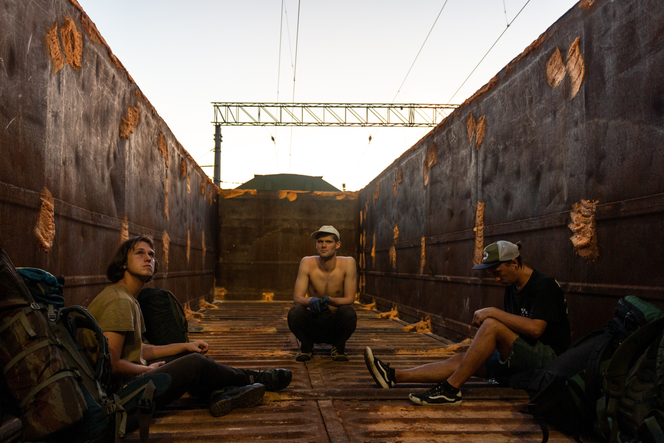 Edik, Roma and Pasha leaving the station in an empty open wagon.