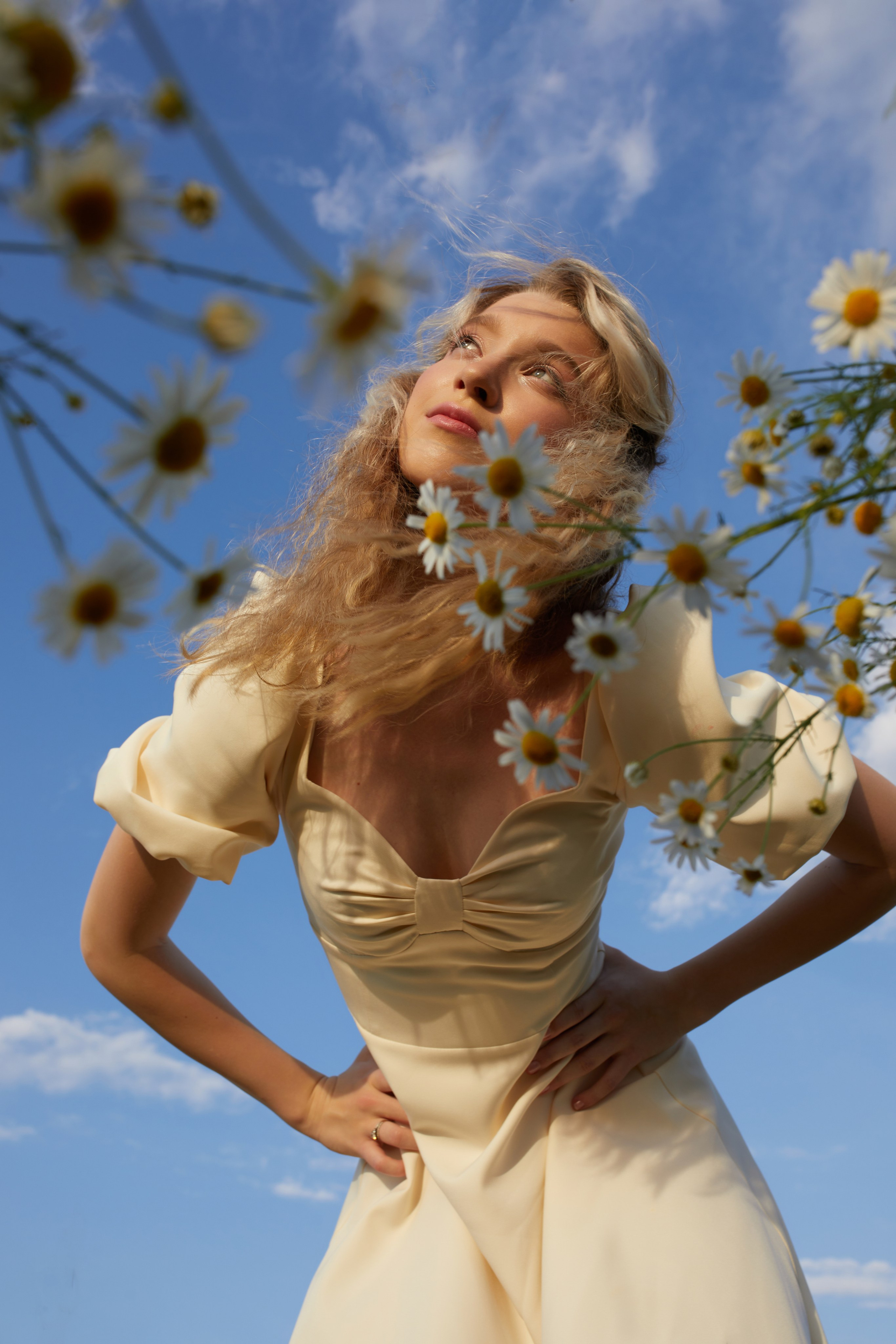 Летняя фотосессия в ромашковом поле. Фотограф в Москве и Одинцово Кравченко Кристина