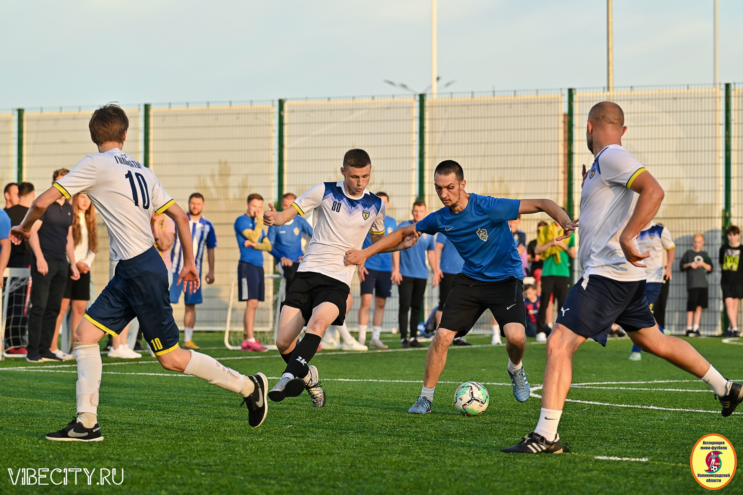 ИГРЫ МИНИ-ФУТБОЛЬНОЙ И КОРПОРАТИВНОЙ ЛИГИ. VIBECITY.RU Вайб Сити Ру Фоторепортажи Фотоотчеты Калининград