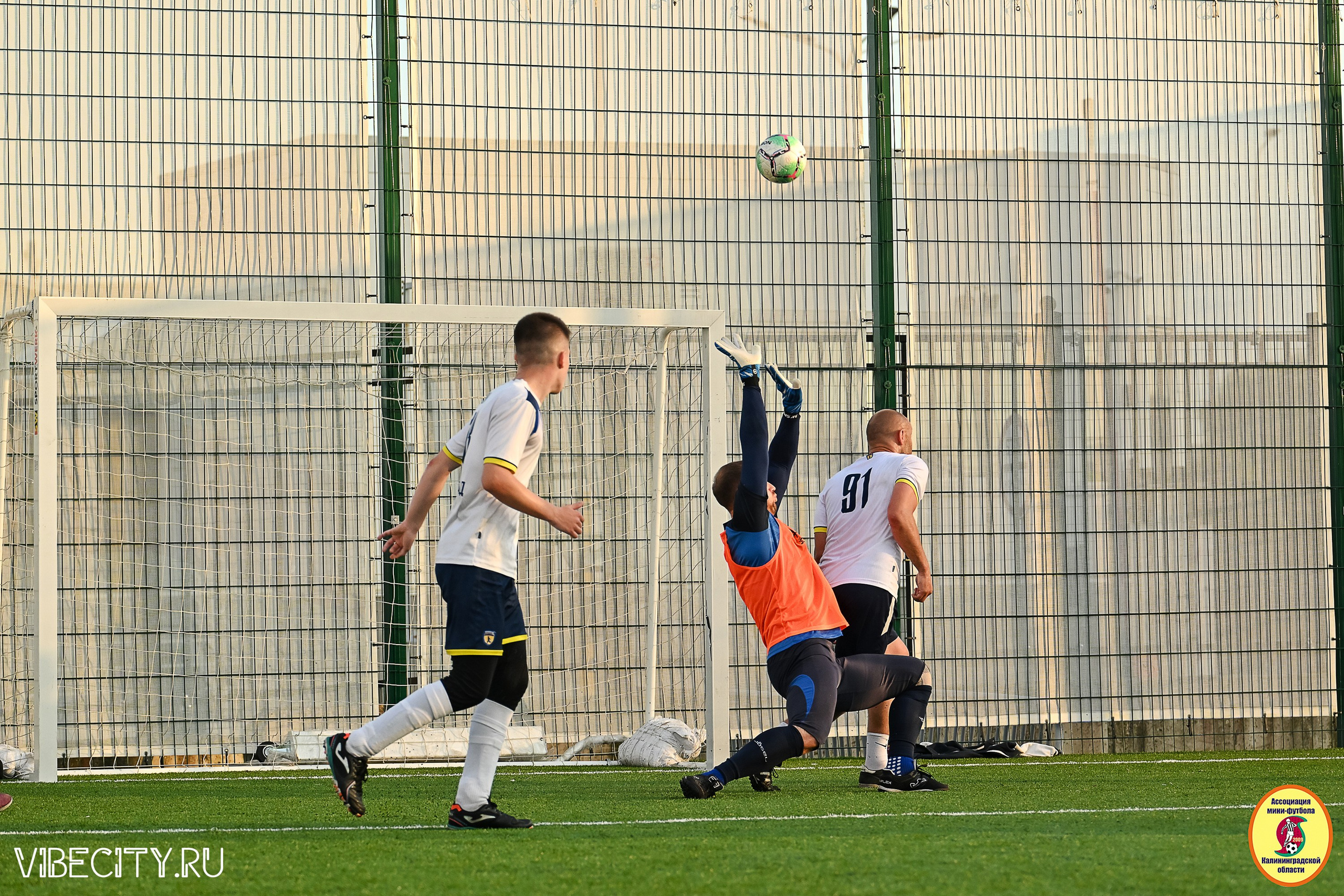 ИГРЫ МИНИ-ФУТБОЛЬНОЙ И КОРПОРАТИВНОЙ ЛИГИ. VIBECITY.RU Вайб Сити Ру Фоторепортажи Фотоотчеты Калининград