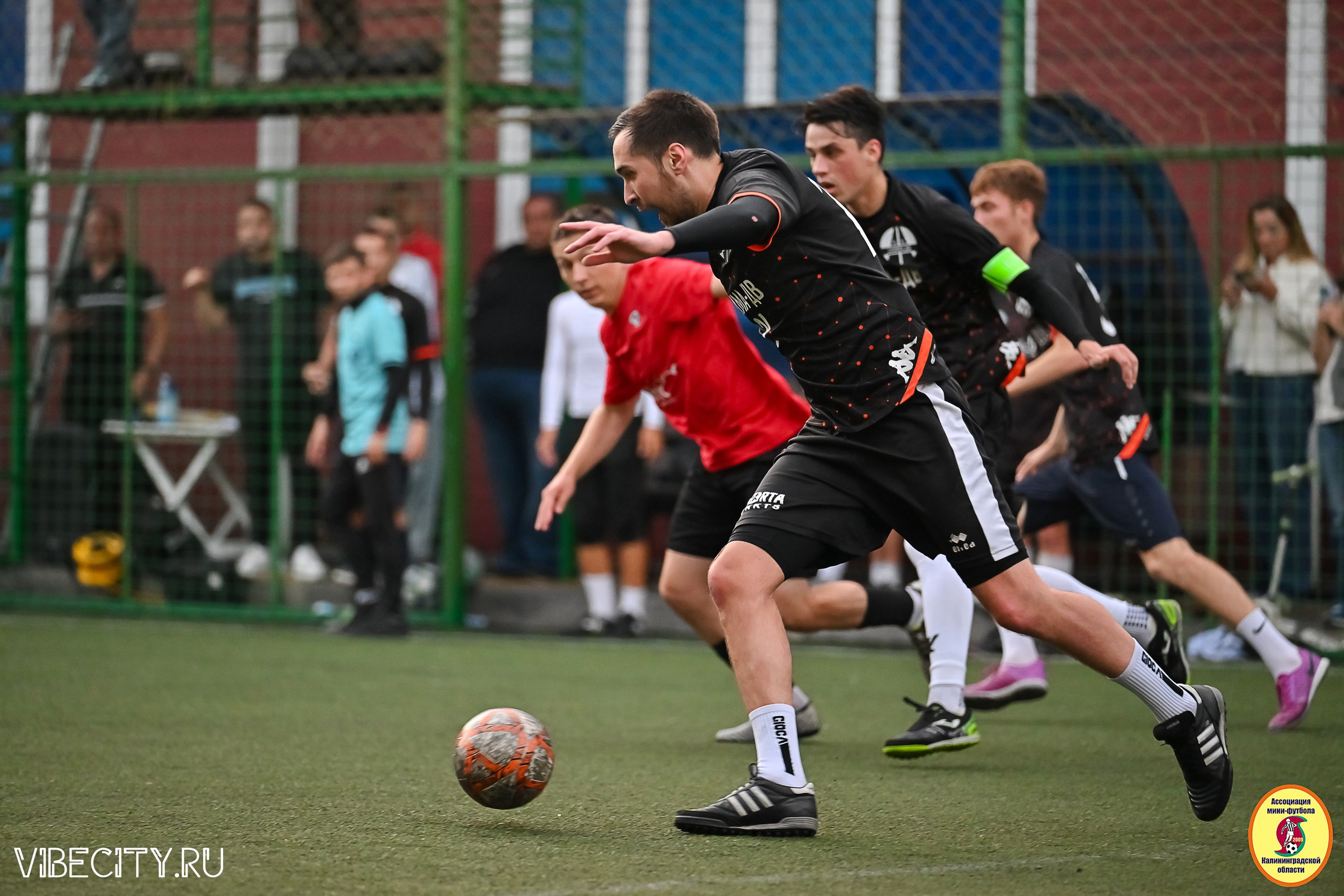 ИГРЫ МИНИ-ФУТБОЛЬНОЙ И КОРПОРАТИВНОЙ ЛИГИ. VIBECITY.RU Вайб Сити Ру Фоторепортажи Фотоотчеты Калининград