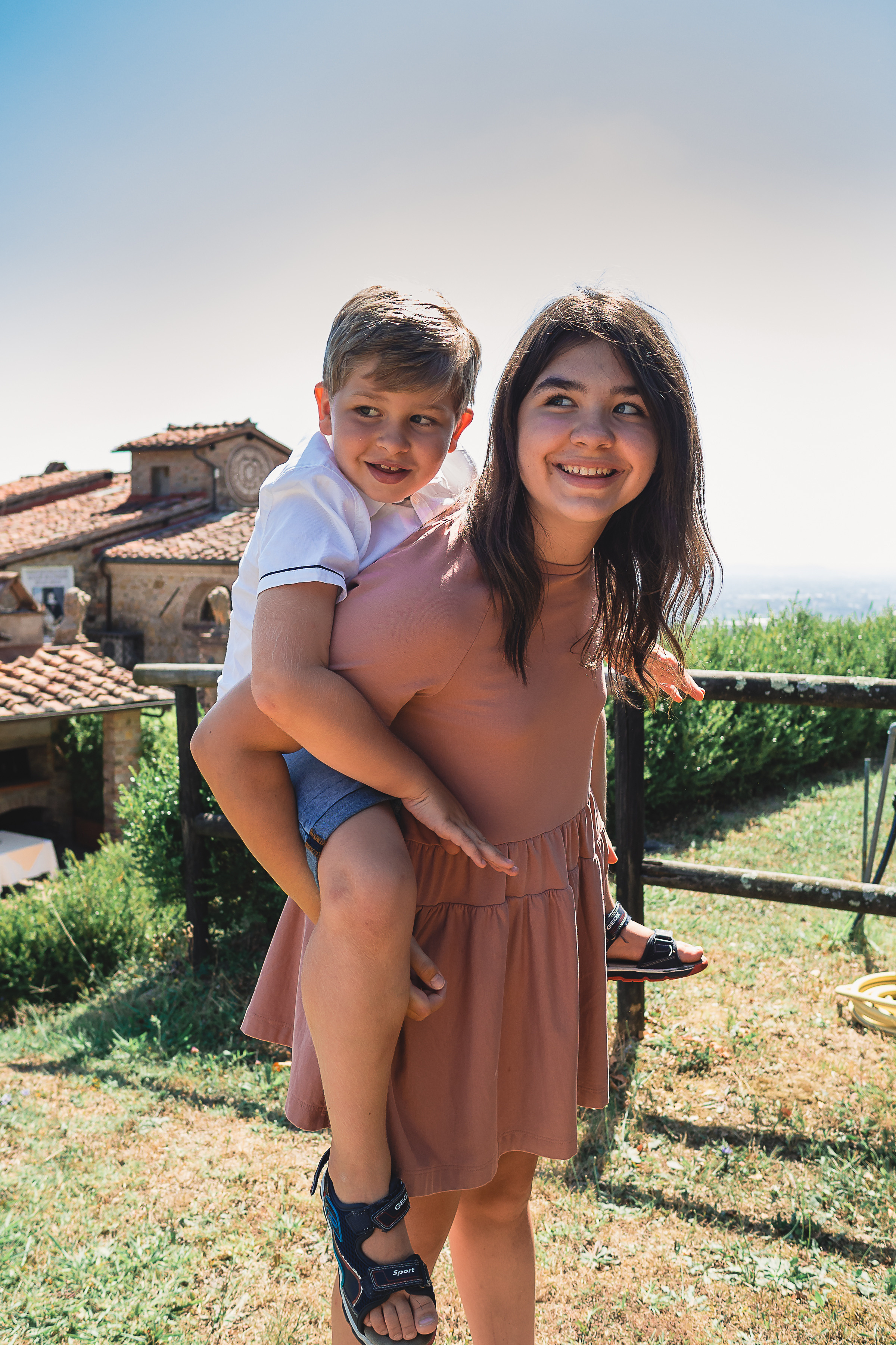 Andrey and Lena and kids. Family Lifestyle Photographer in Lucca, Italia