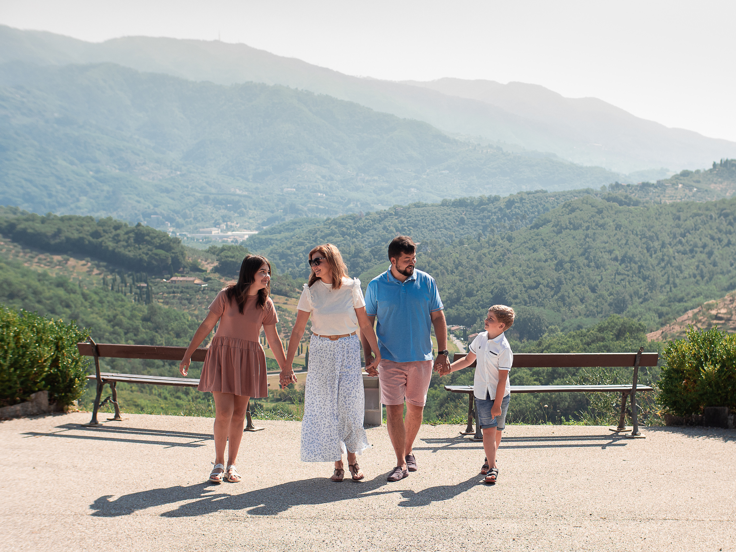 Andrey and Lena and kids. Family Lifestyle Photographer in Lucca, Italia
