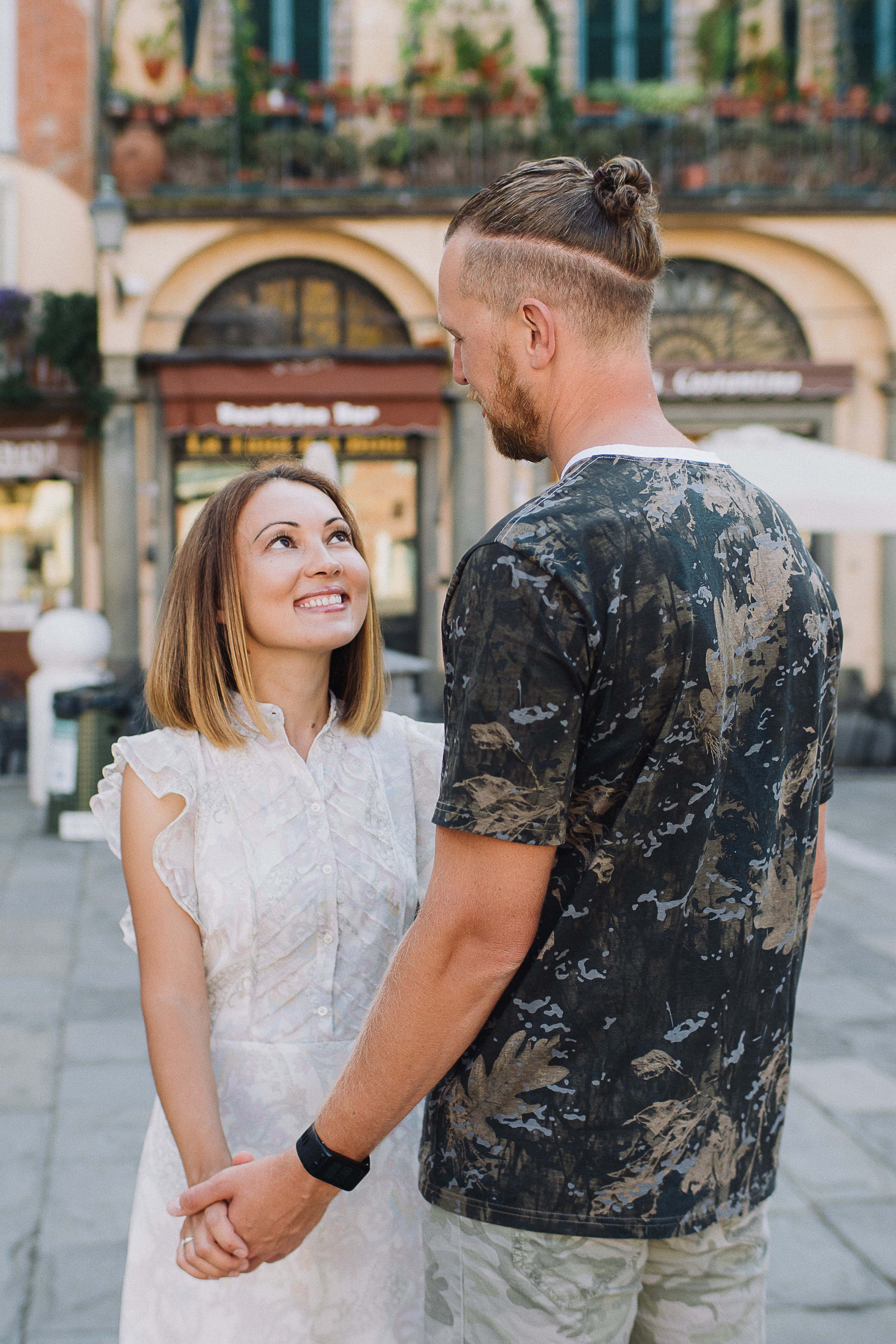 Misha and Gulya with kids. Family Lifestyle Photographer in Lucca, Italia