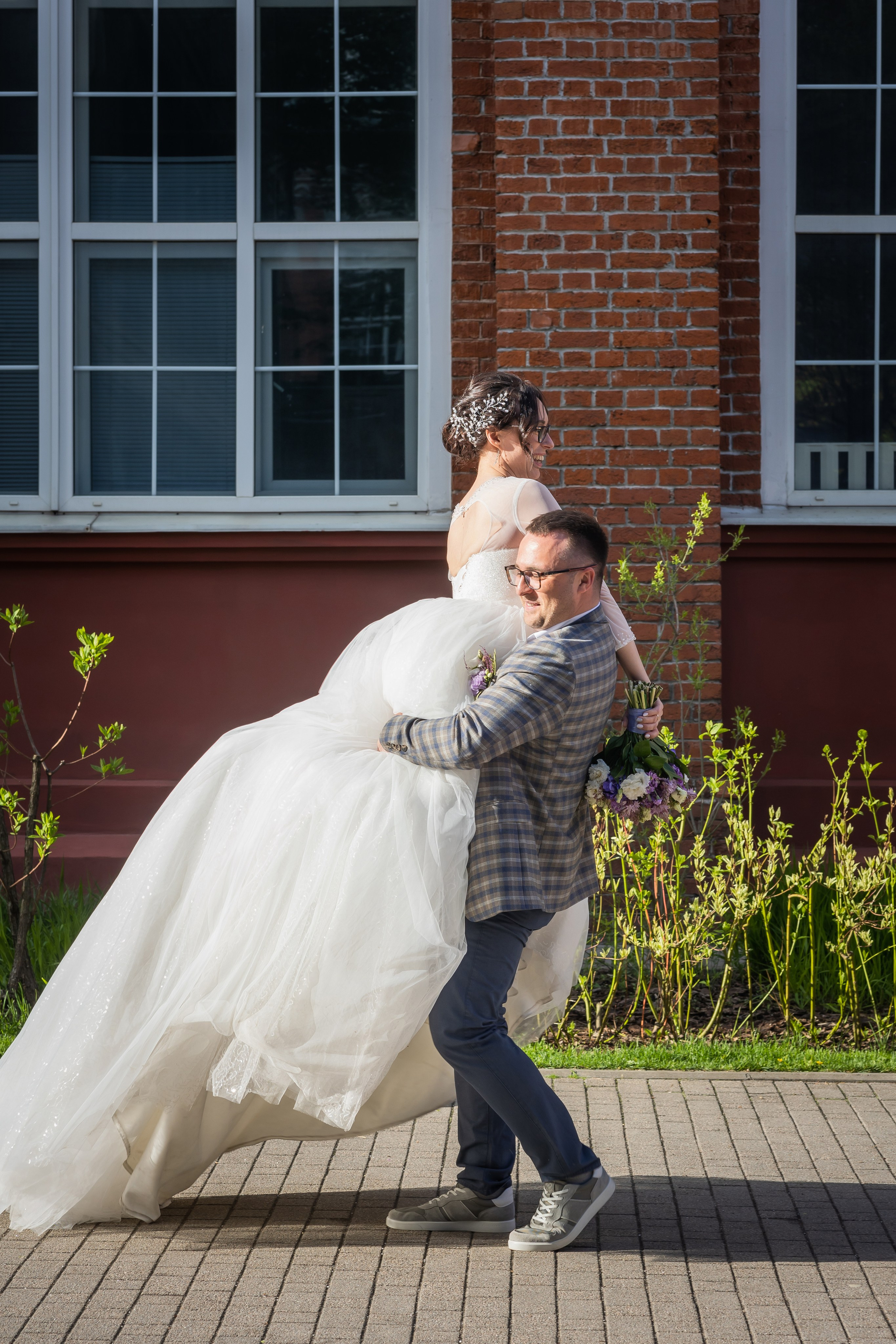 Миша и Маша. Весенняя свадьба 18.04.2023. Семейный фотограф в Москве Наталья Чуб, заказать Фотокнигу