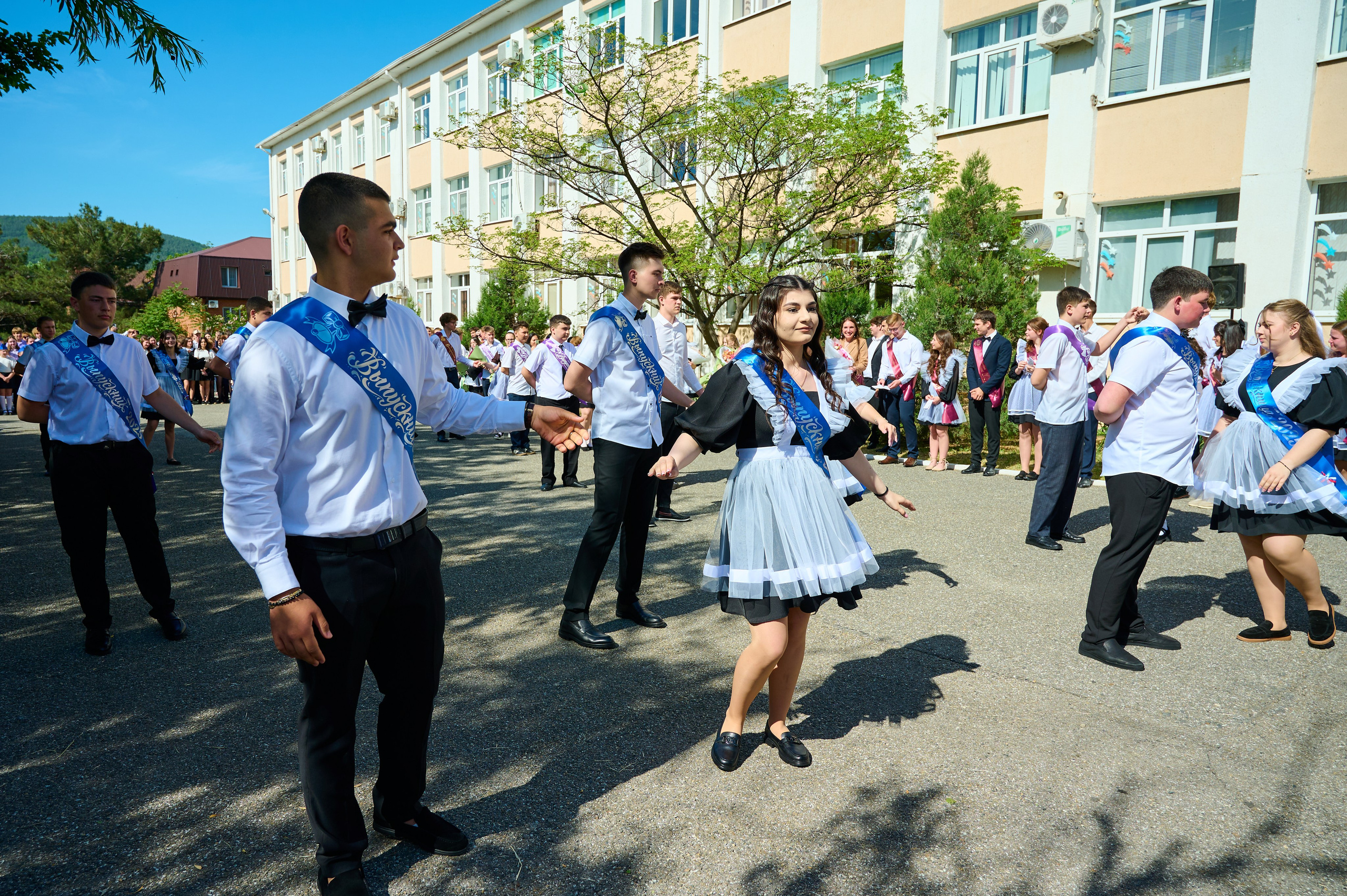 Последний звонок 2025. Жизнь курорта Кабардинка в фотографиях