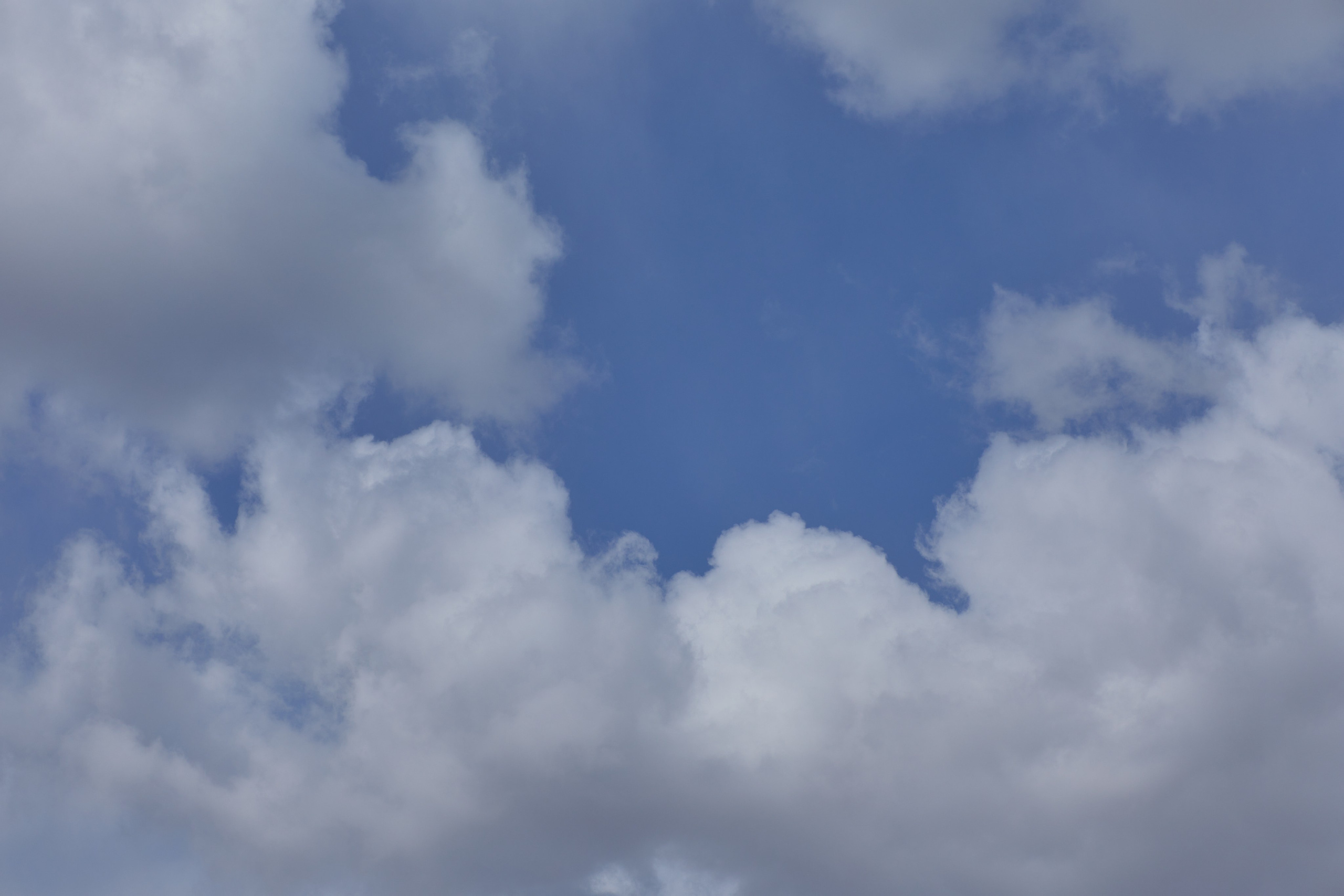 Облака - бесплатный фон для сайта