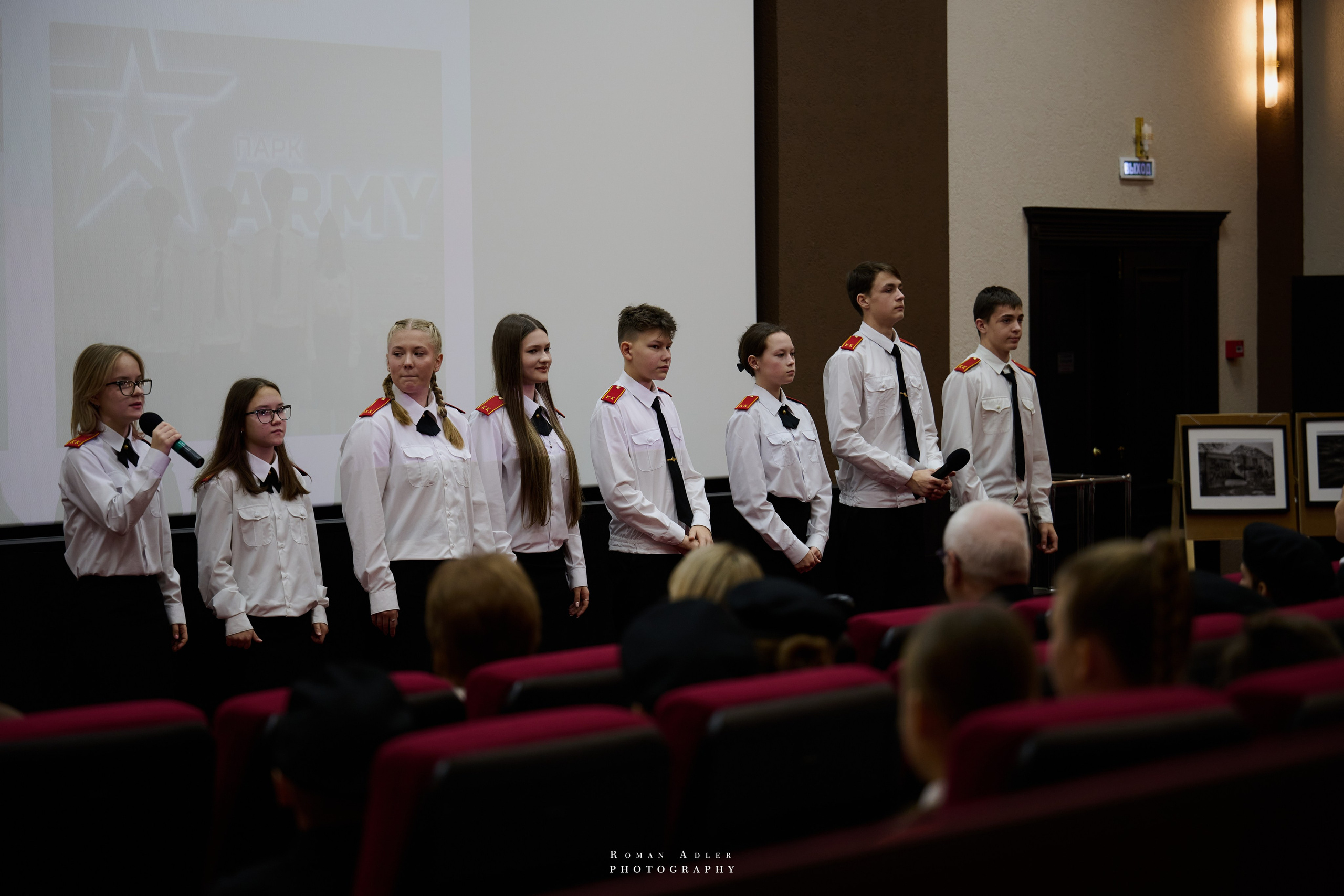 ДК «Победа» выставка фотопроекта «Территории». Фотограф Роман Адлер