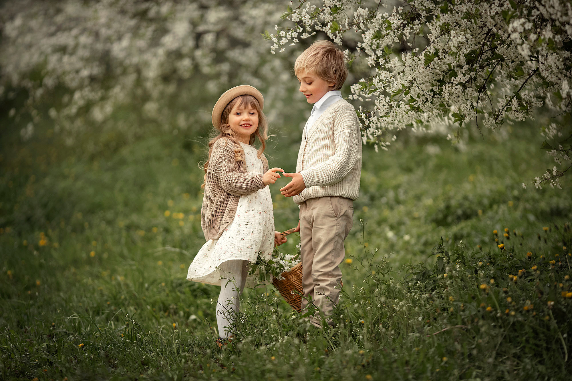 Семейная фотосессия в цветущем саду. Tatyana Nadezhdina Family photographer