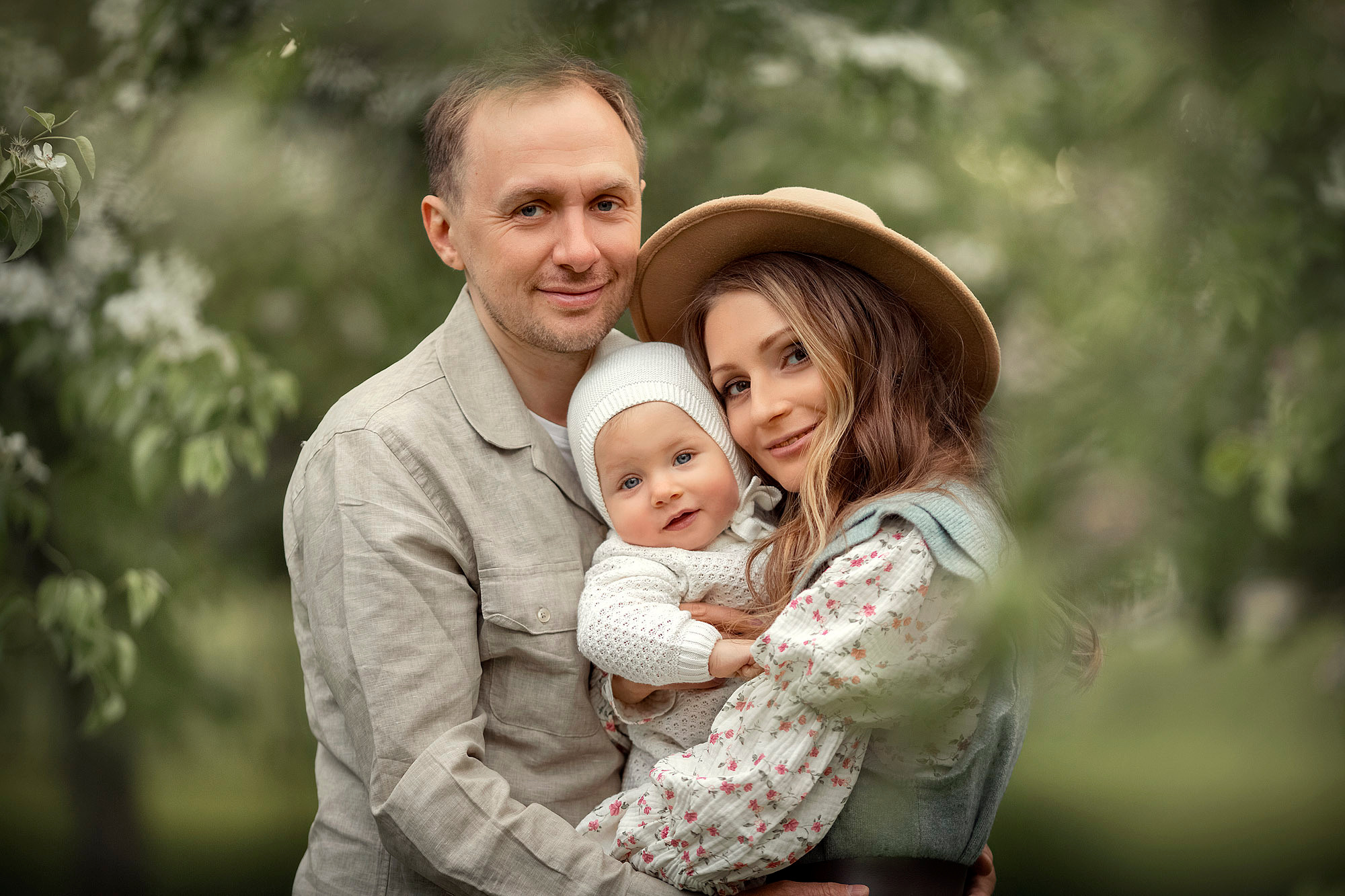 Семейная фотосессия в цветущем саду. Tatyana Nadezhdina Family photographer