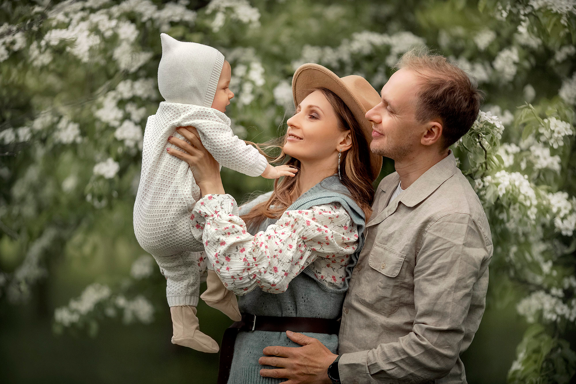 Семейная фотосессия в цветущем саду. Tatyana Nadezhdina Family photographer