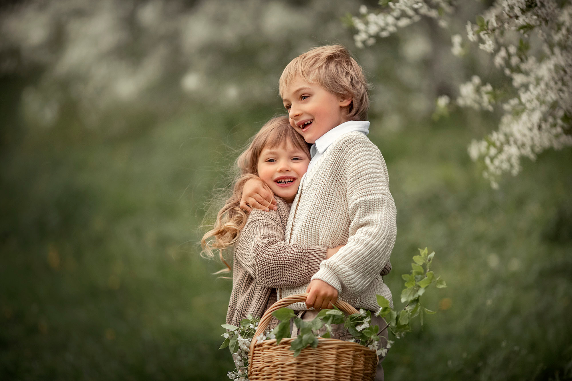 Семейная фотосессия в цветущем саду. Tatyana Nadezhdina Family photographer