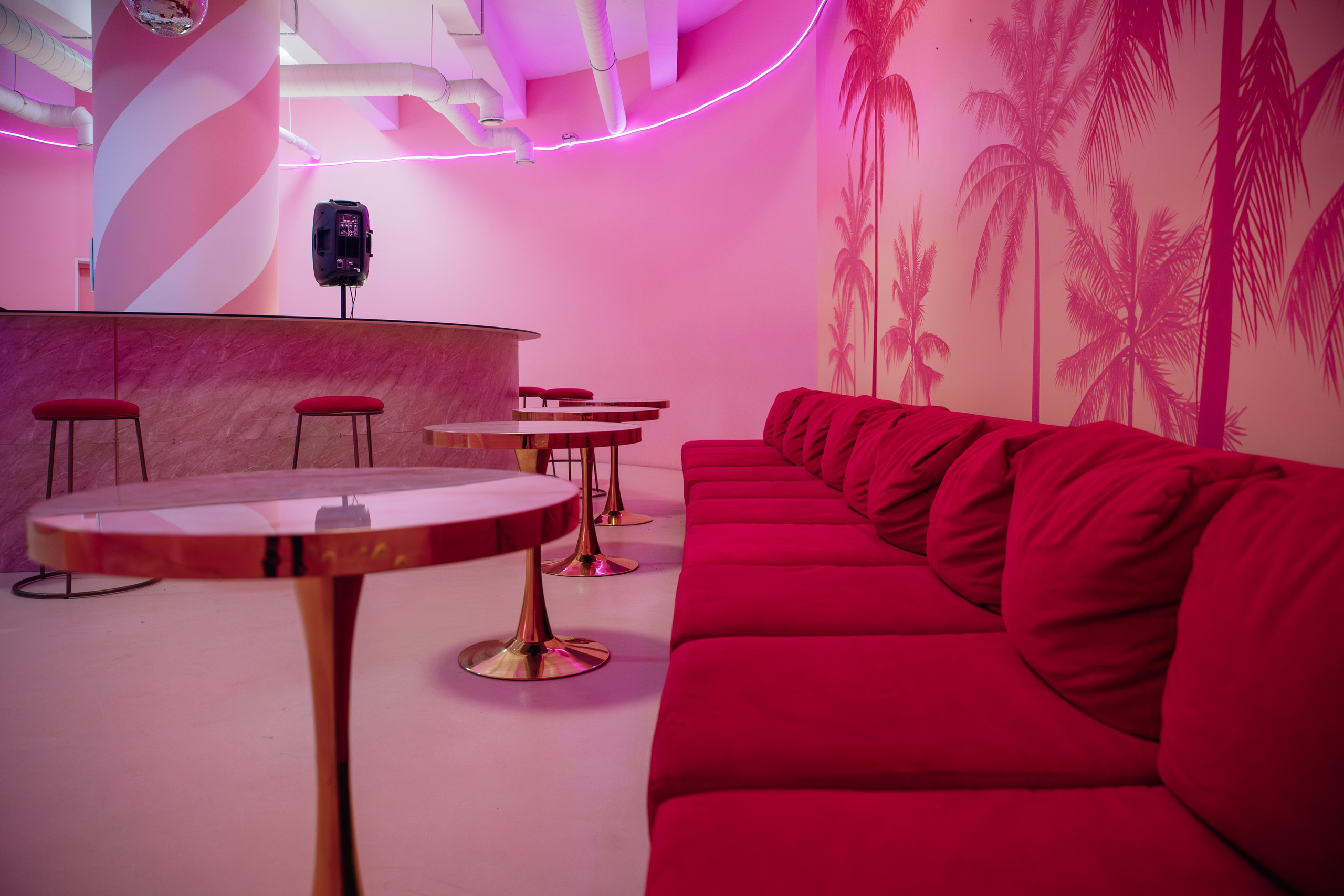 Mr. Flamingo (лето). Аренда лофта в СПб для мероприятий