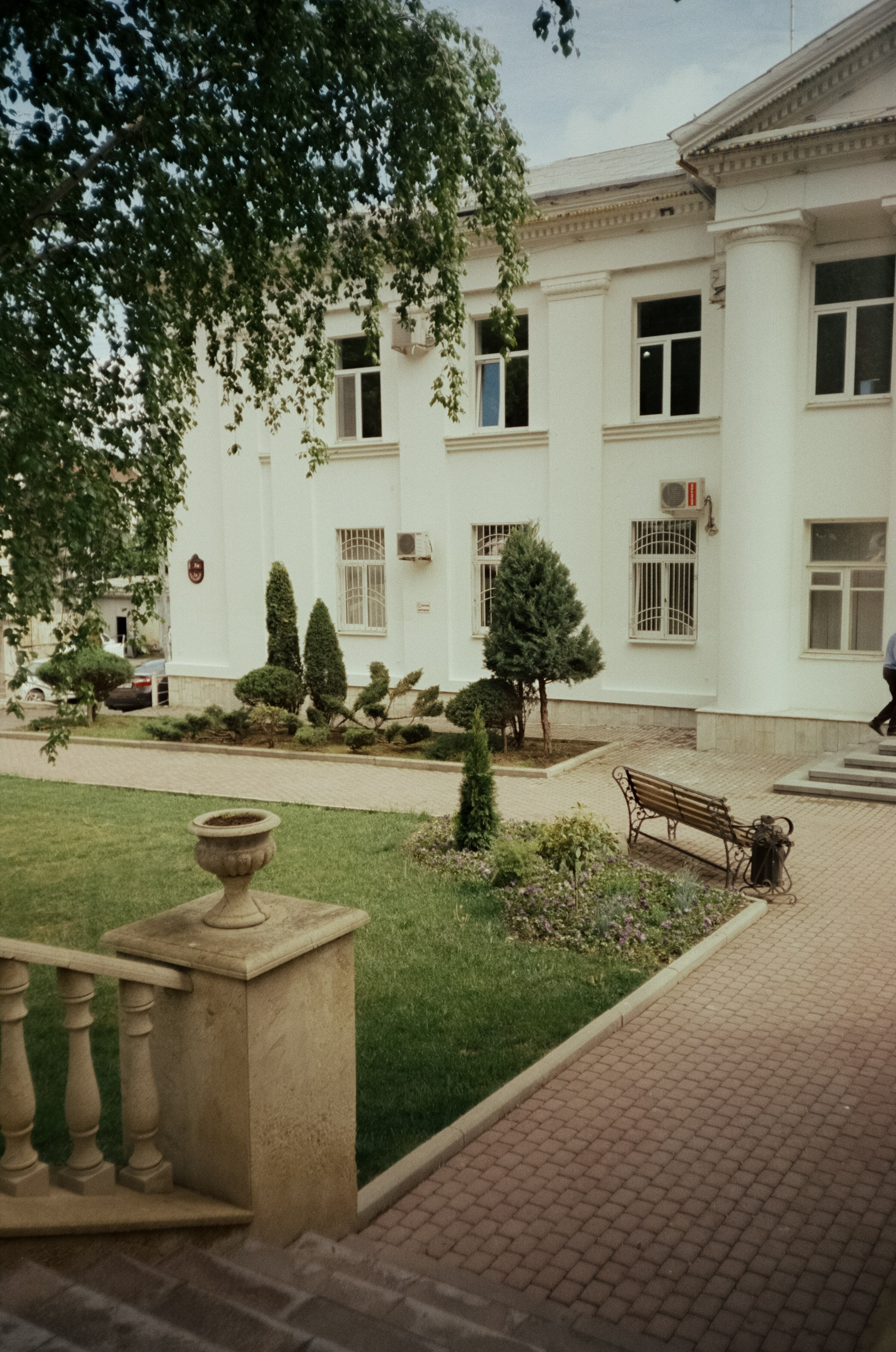 Стрит в Ессентуках. Дворики, дома и кот в окне. Фотограф-документалист Мария Осокина