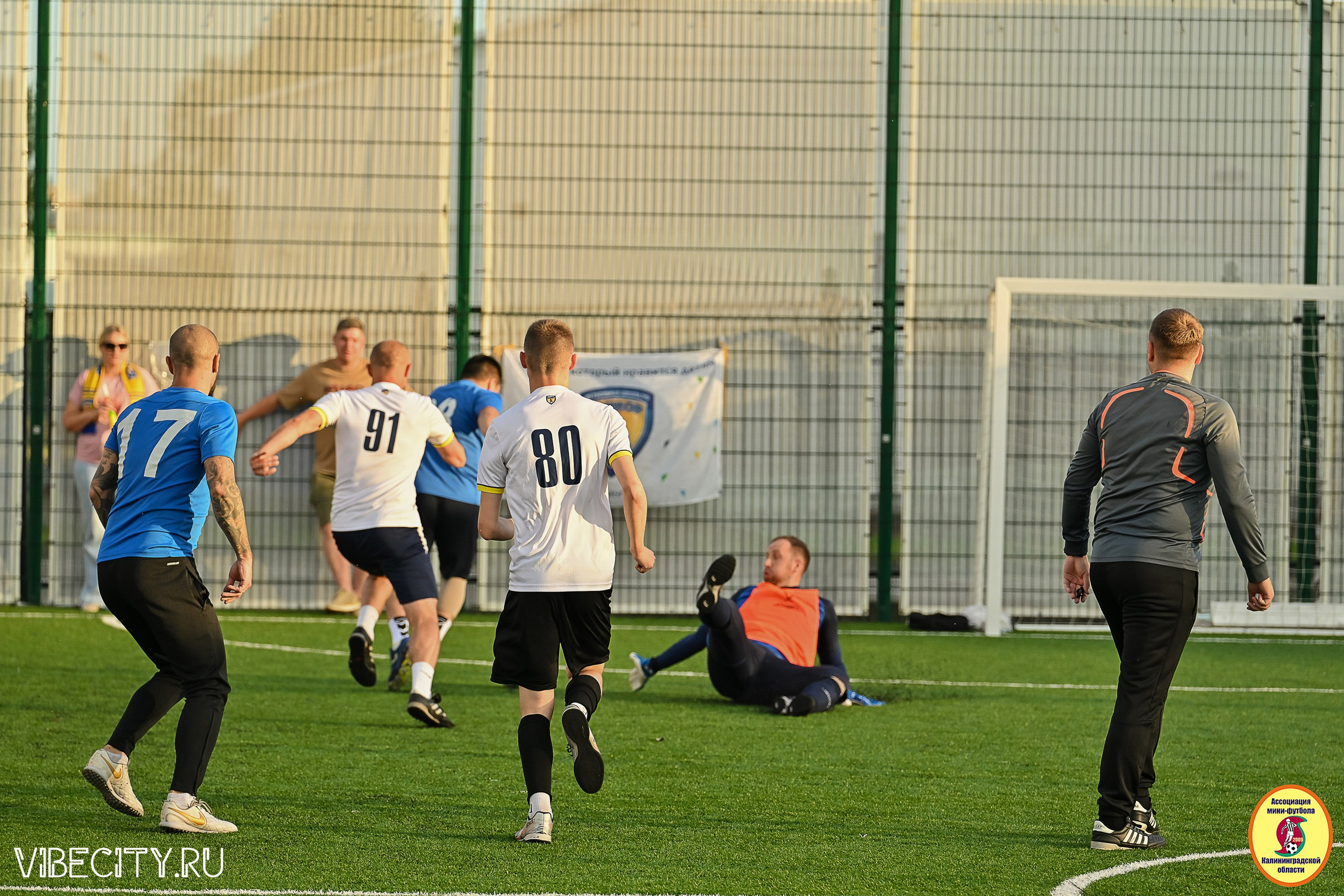 ИГРЫ МИНИ-ФУТБОЛЬНОЙ И КОРПОРАТИВНОЙ ЛИГИ. VIBECITY.RU Вайб Сити Ру Фоторепортажи Фотоотчеты Калининград