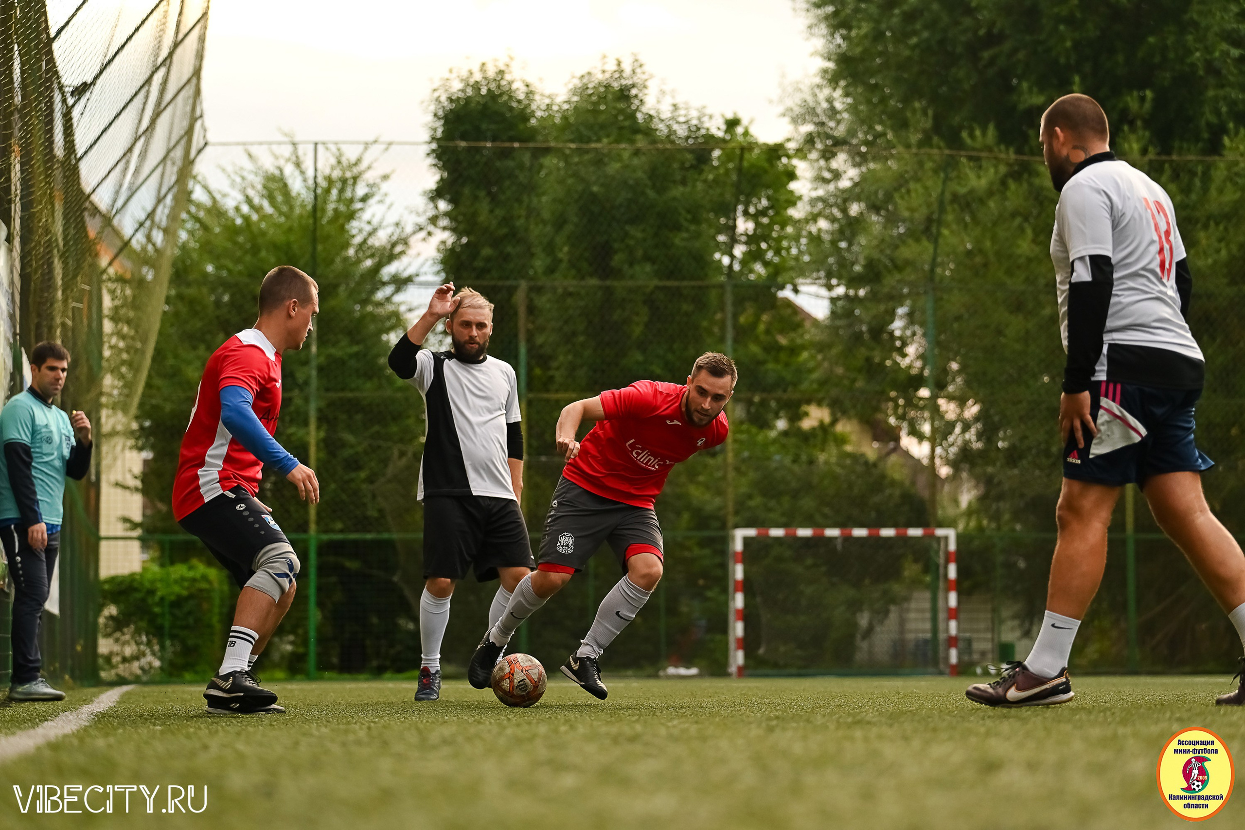 ИГРЫ МИНИ-ФУТБОЛЬНОЙ И КОРПОРАТИВНОЙ ЛИГИ. VIBECITY.RU Вайб Сити Ру Фоторепортажи Фотоотчеты Калининград