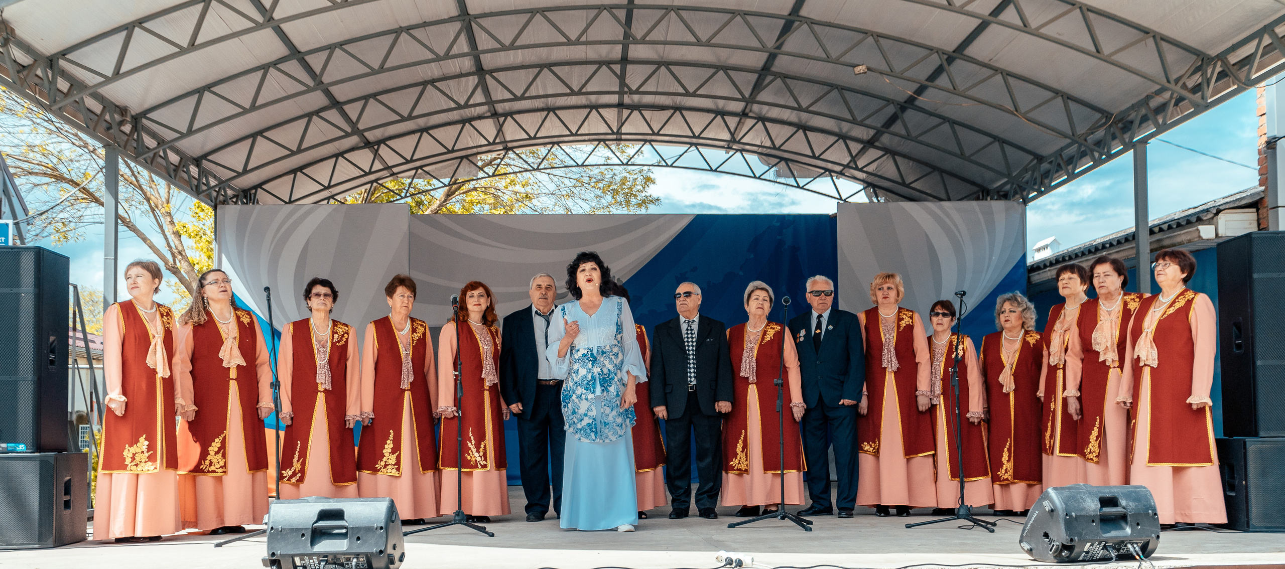 Разноцветный Первомай. Новотитаровский Дом культуры