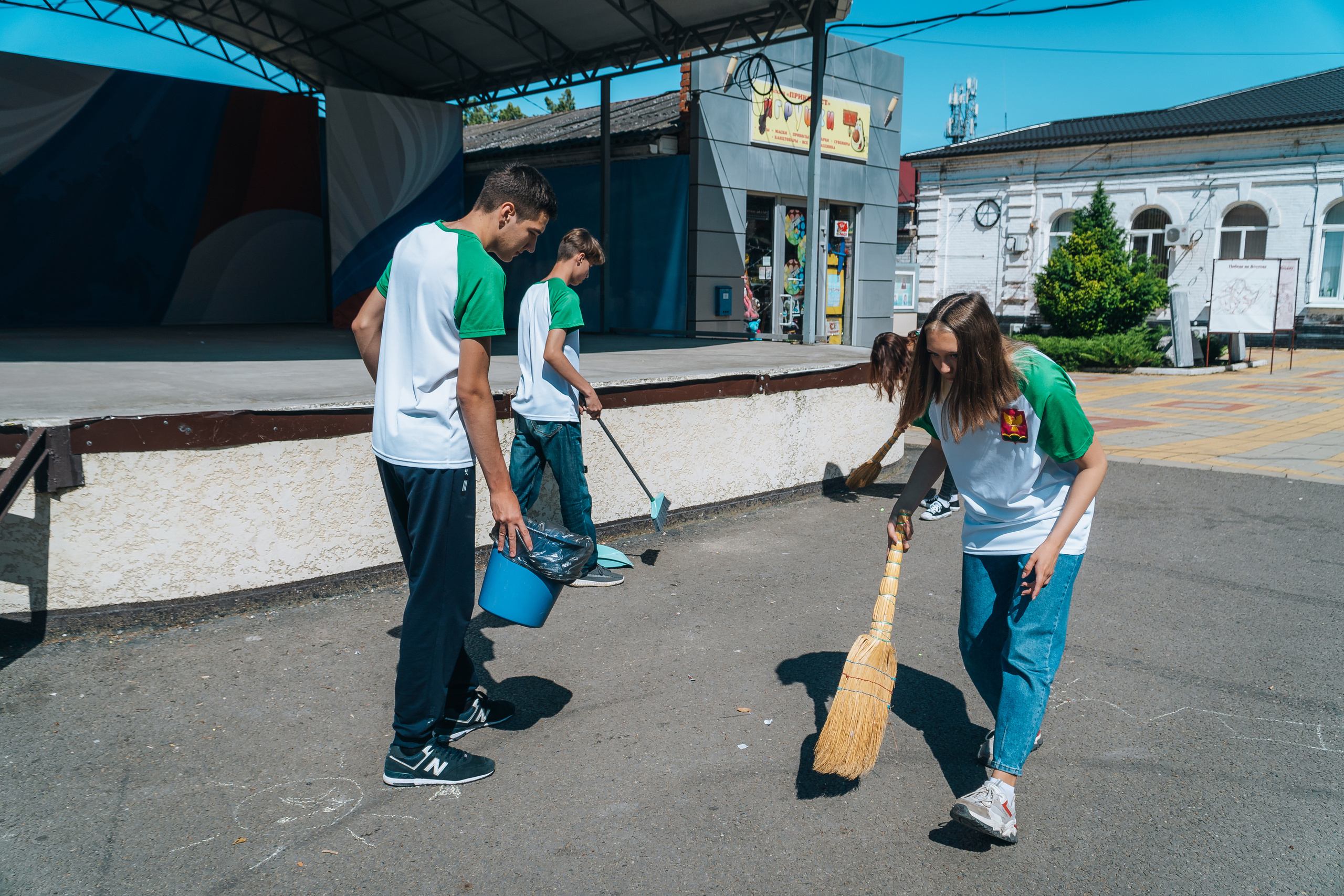 Экологический субботник. Новотитаровский Дом культуры