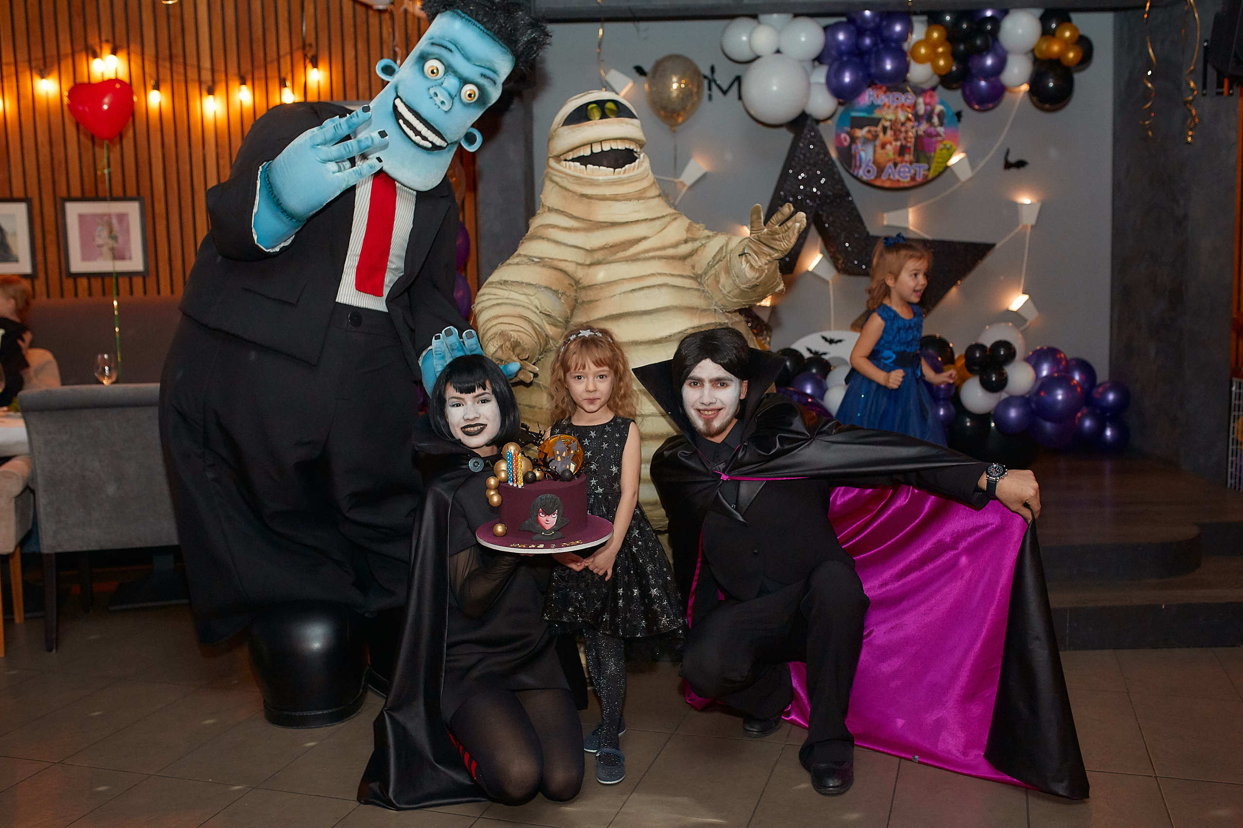 День Рождения Киры в стиле семейки Адамс. Фотограф Валерий Савиовский